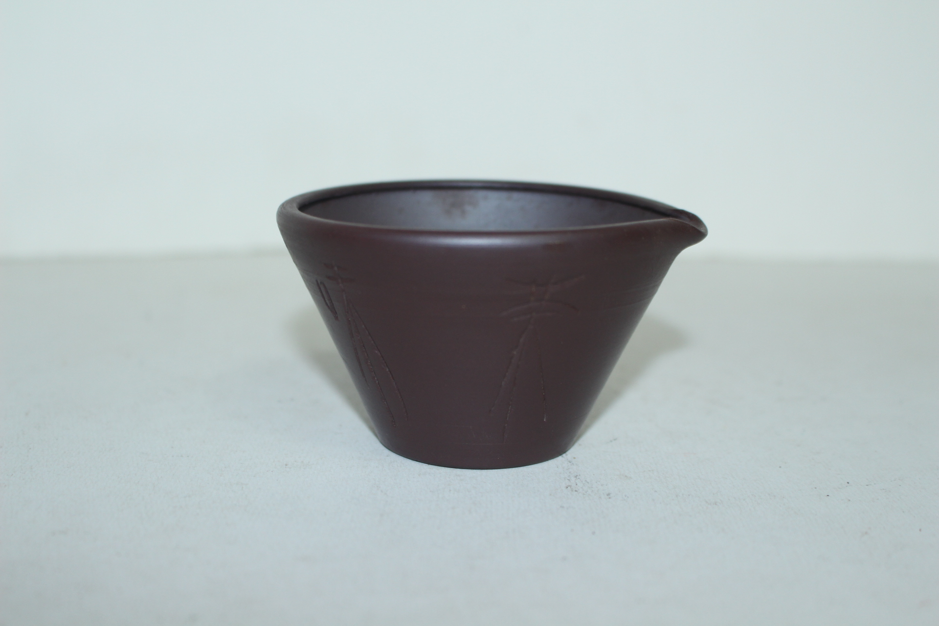 자사도자기 음각초화문 수구