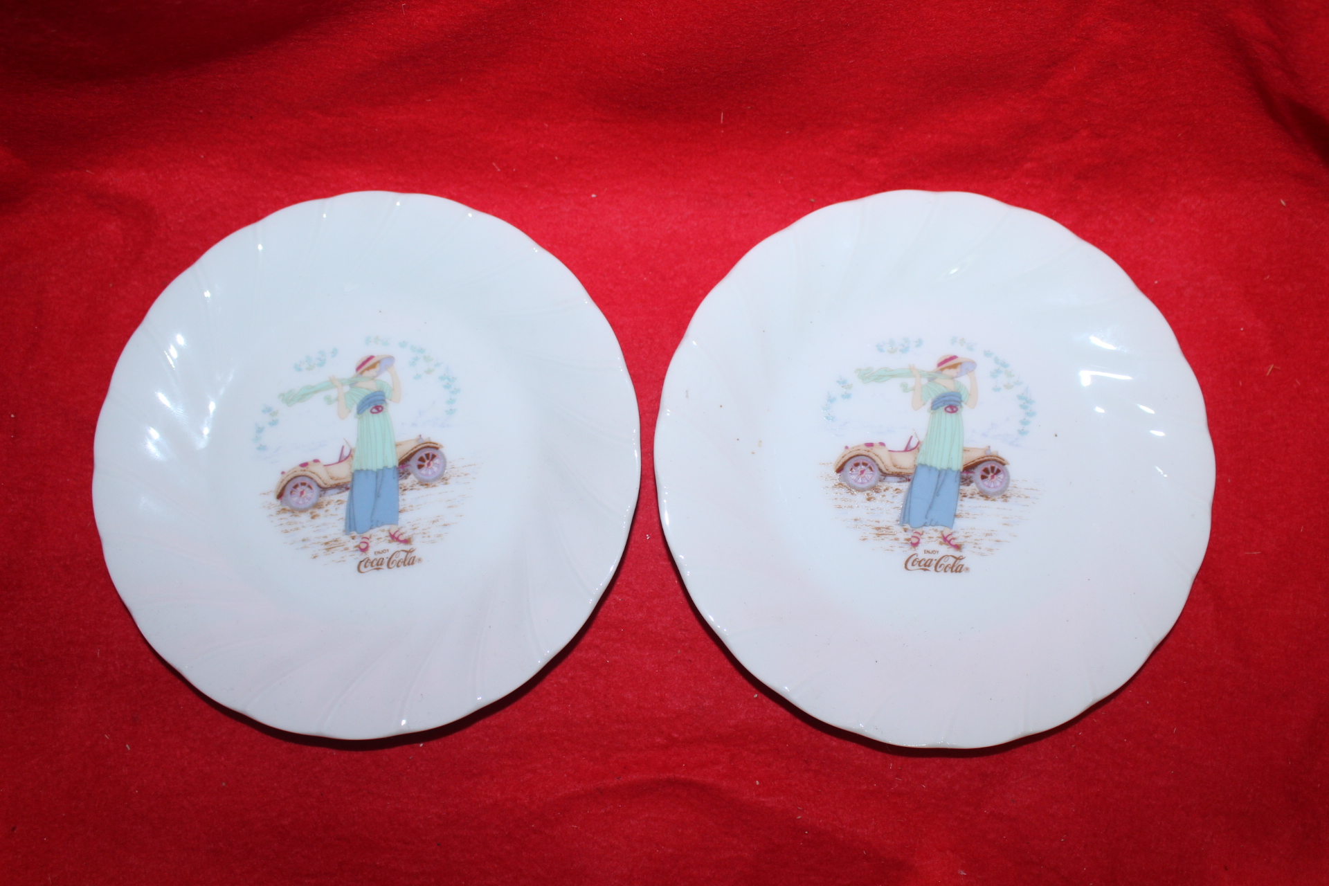 근대사 코카콜라 여인그림이 있는 본챠이나완 2점