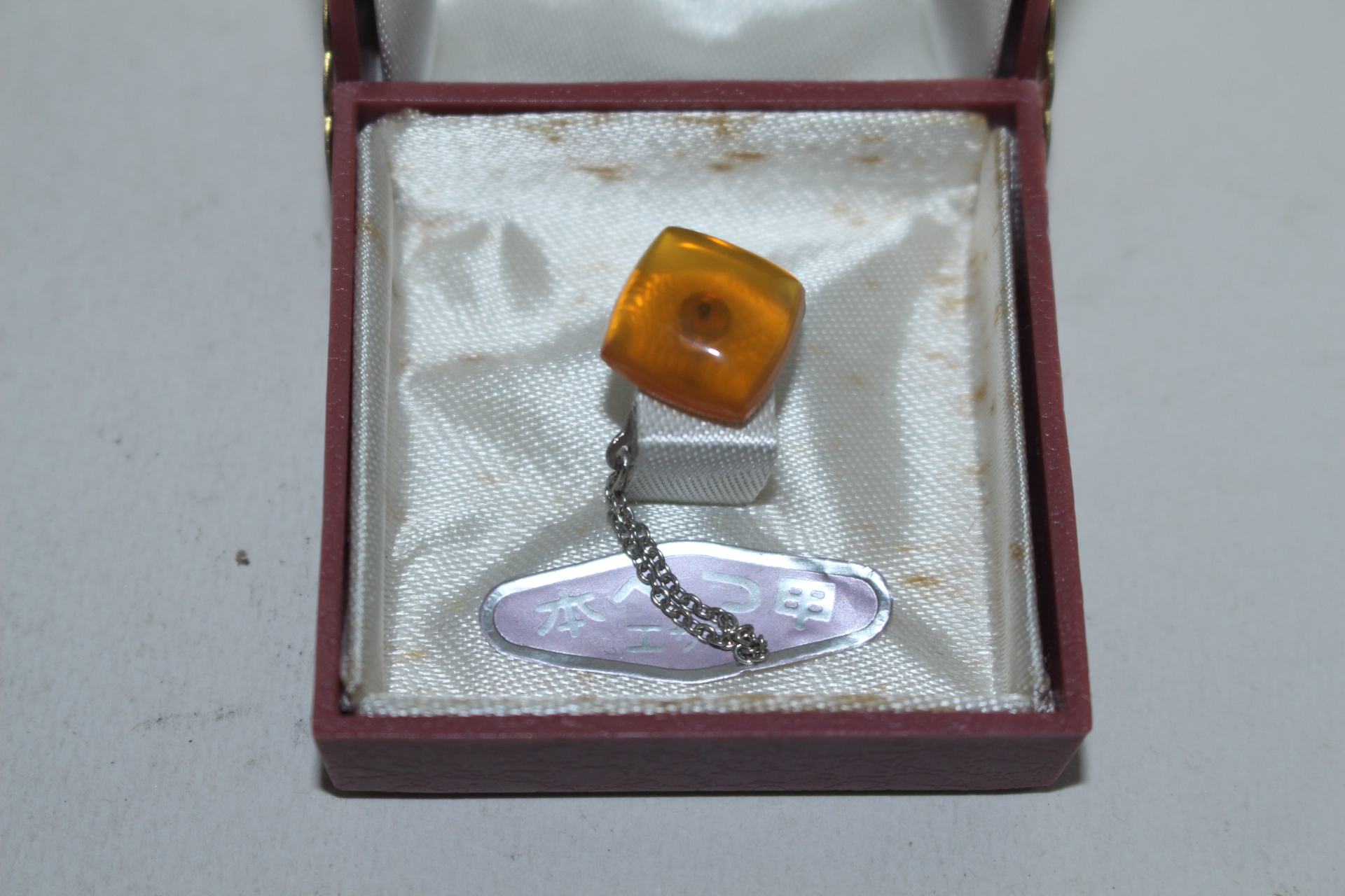 거북이 등껍질 데모로된 옷핀