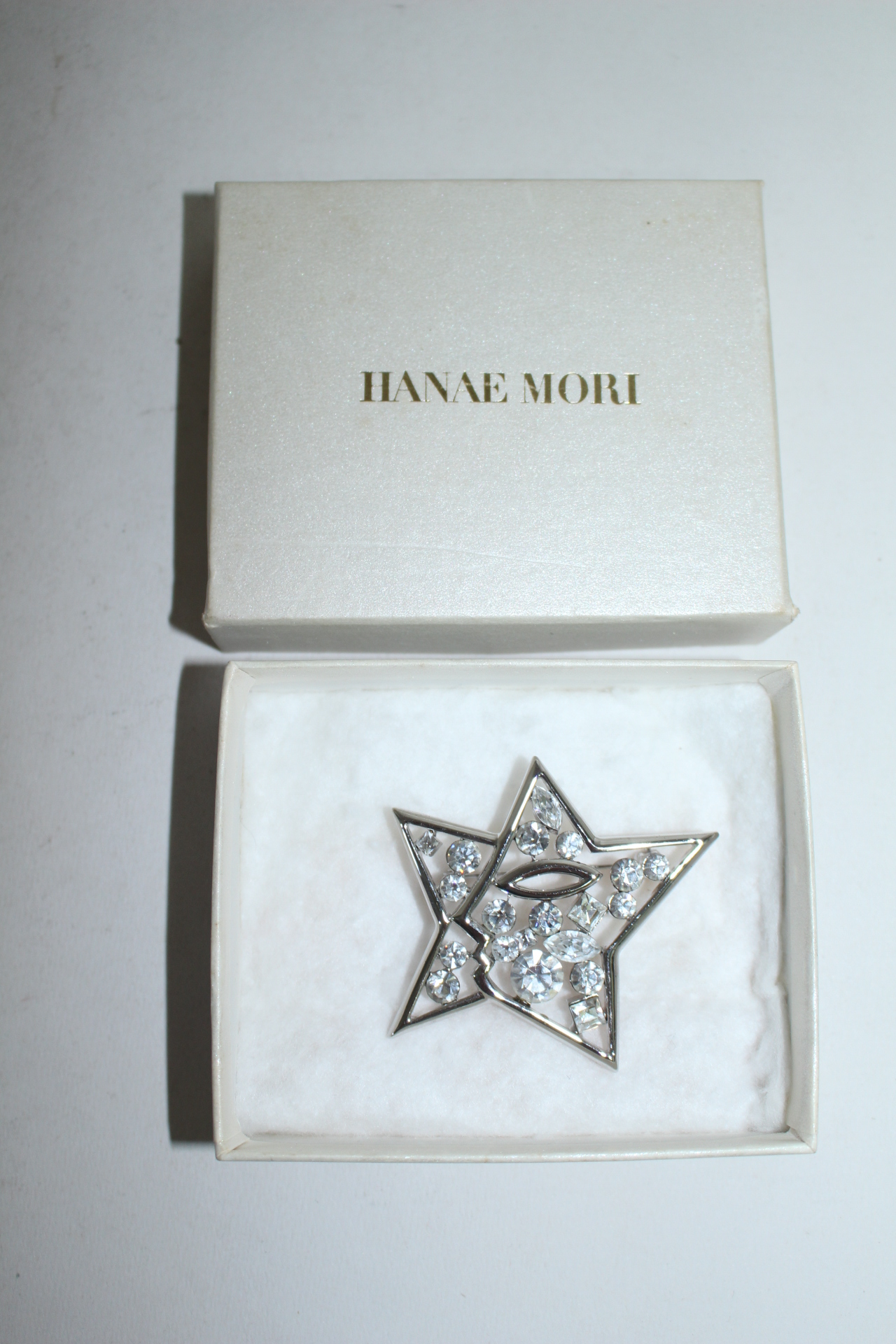 핸디모리 보석이 장식된 브롯지