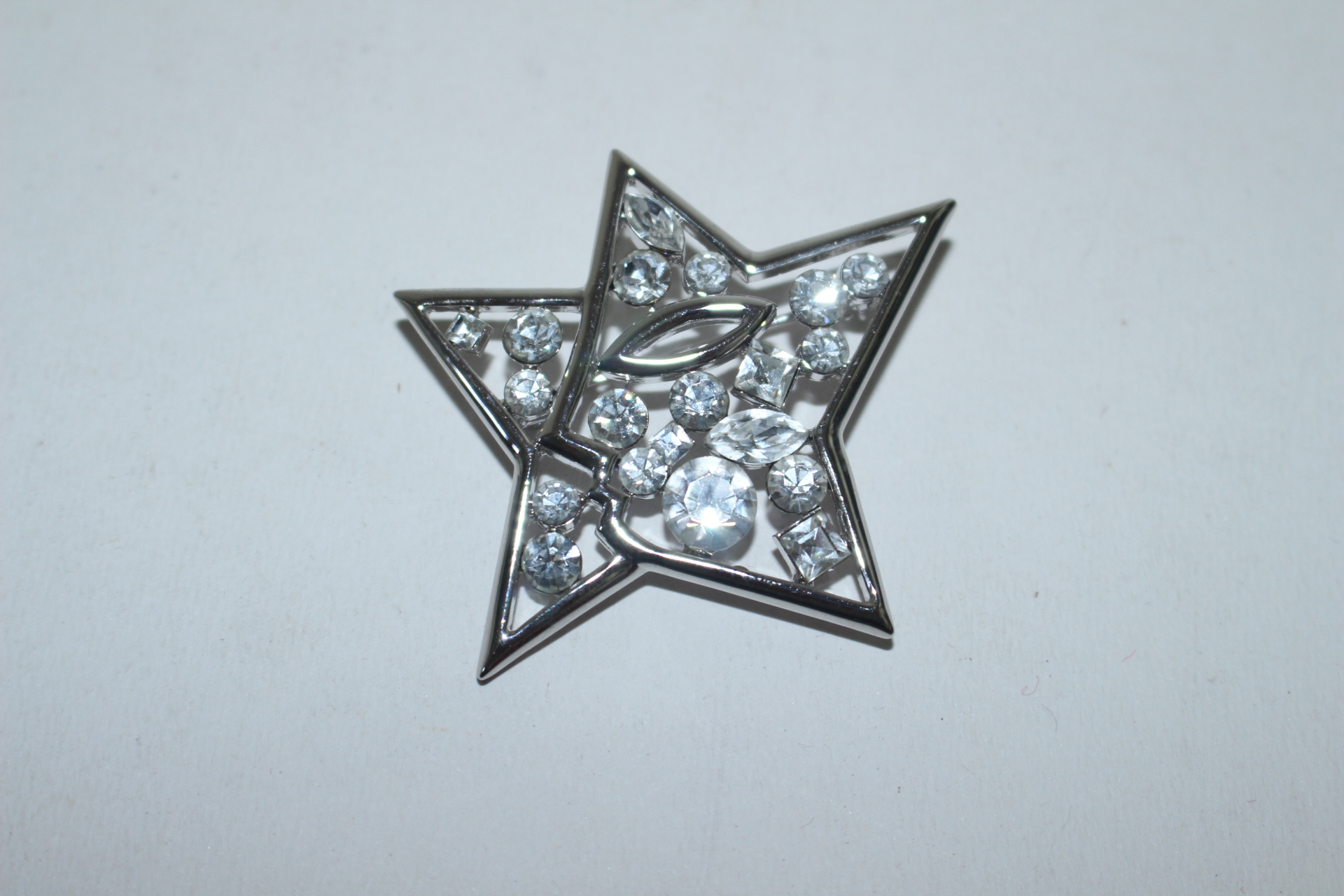 핸디모리 보석이 장식된 브롯지