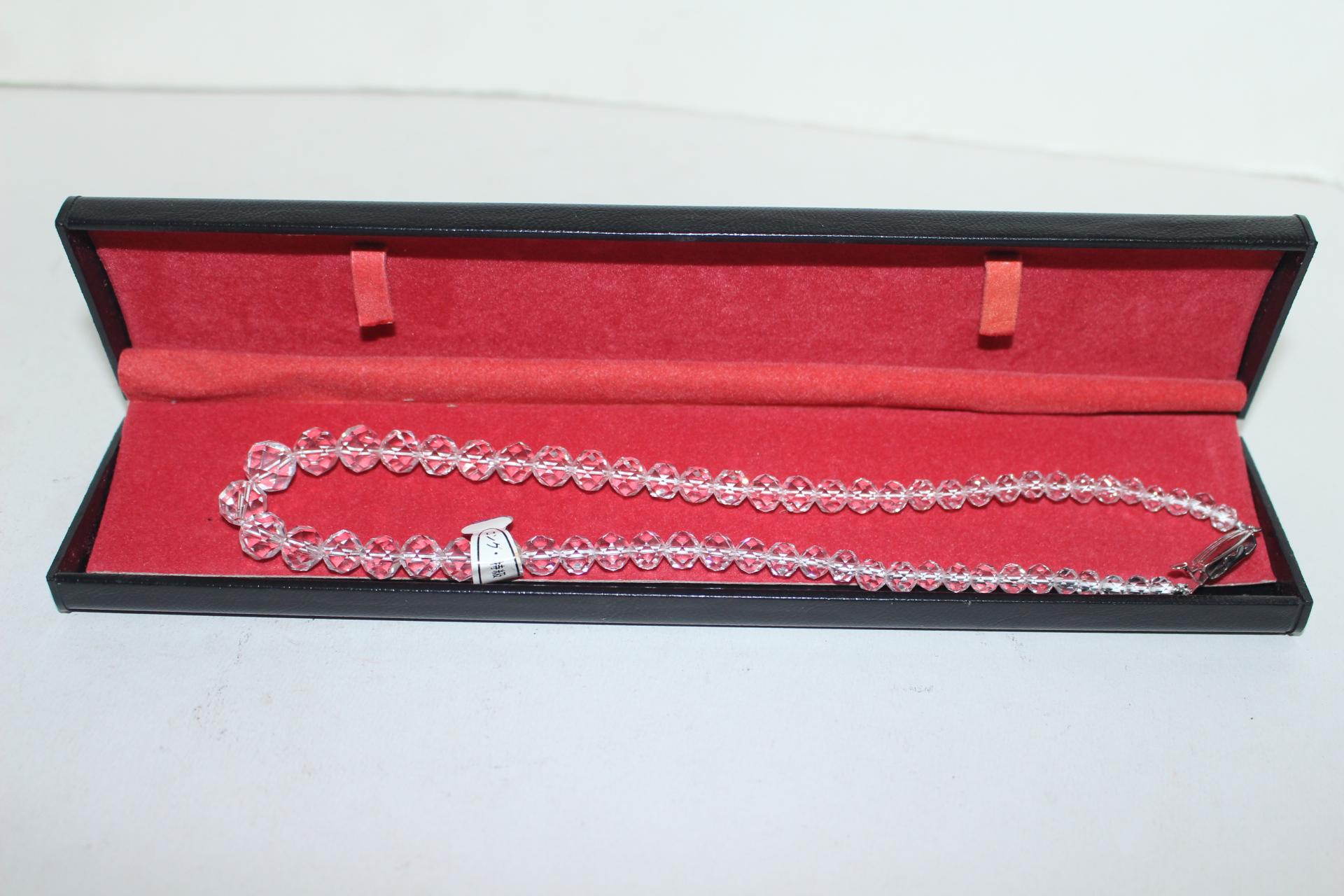 천연수정에 순은으로된 고리가 있는 목걸이