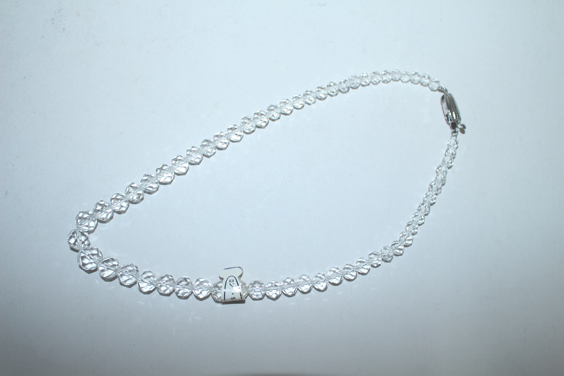 천연수정에 순은으로된 고리가 있는 목걸이