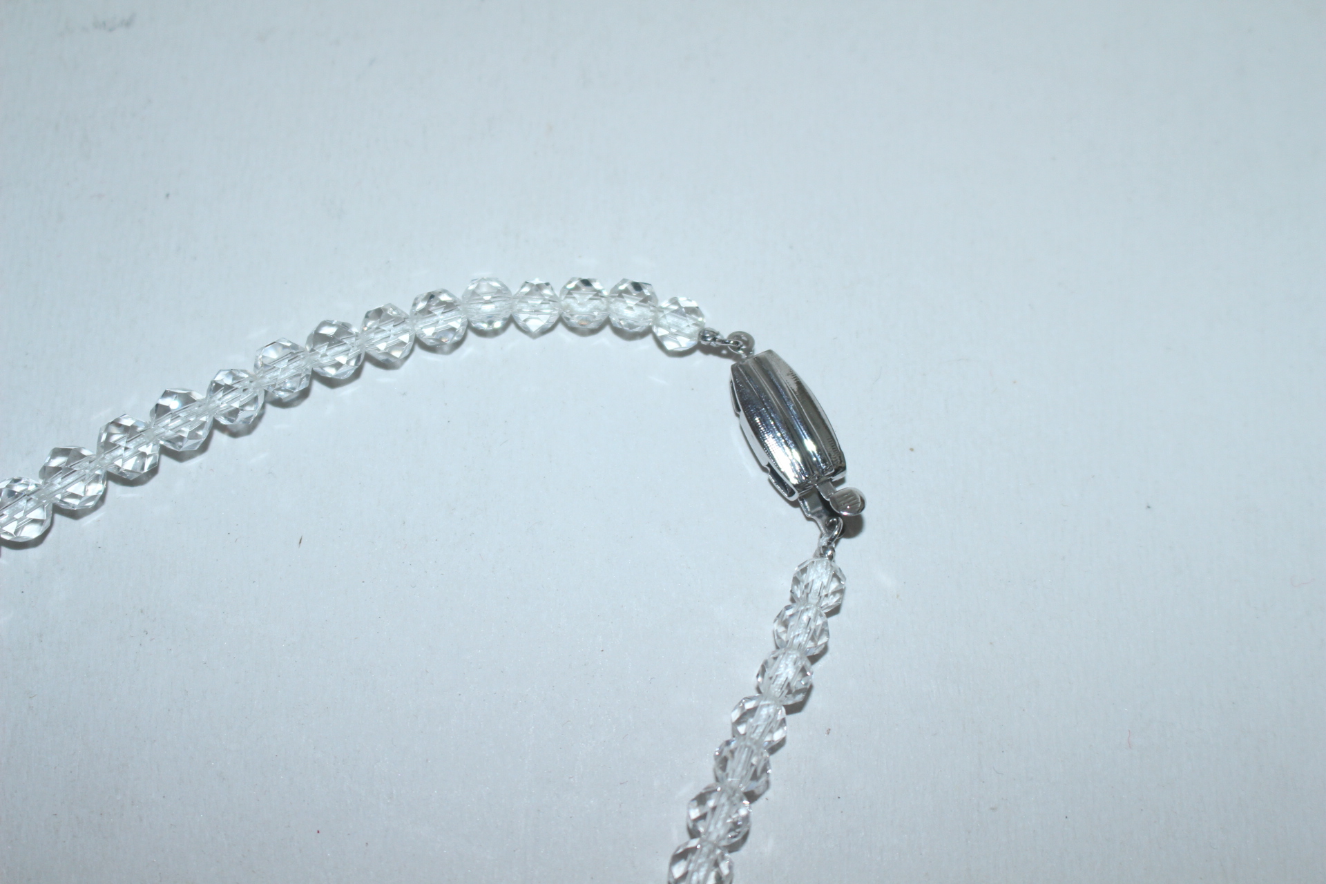 천연수정에 순은으로된 고리가 있는 목걸이