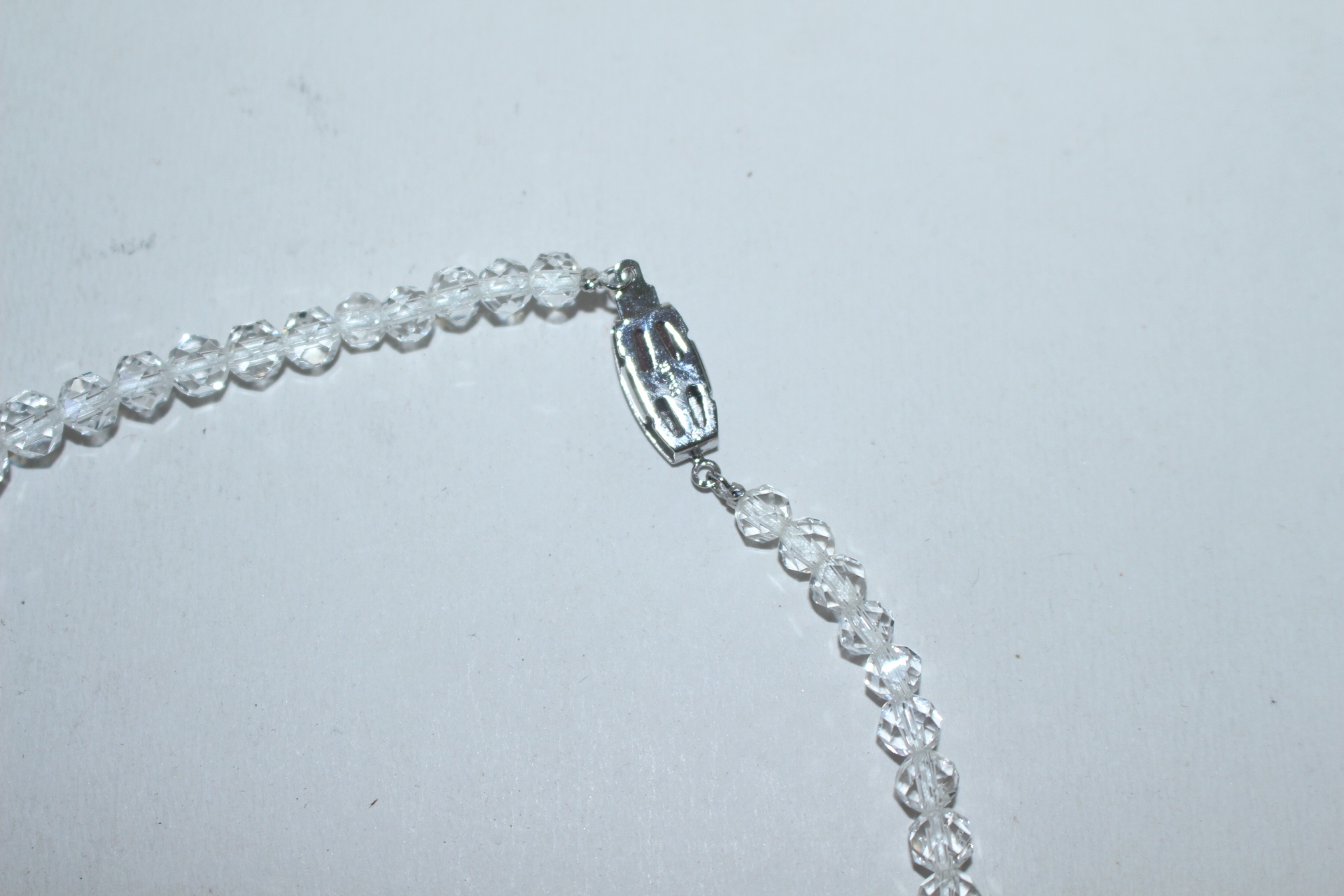 천연수정에 순은으로된 고리가 있는 목걸이