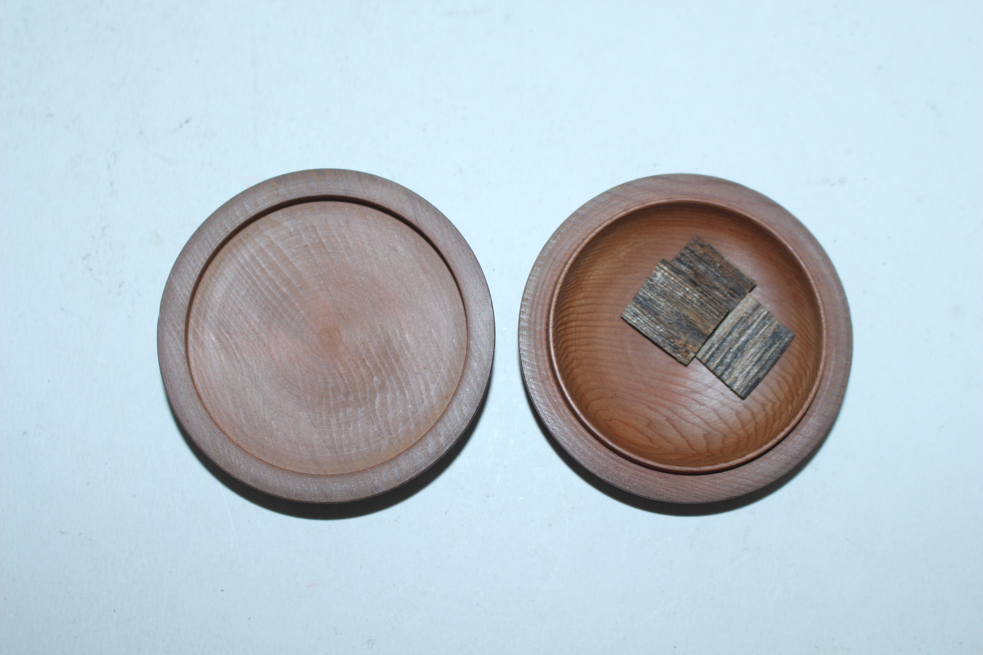 연대가좋은 나무로된 향합