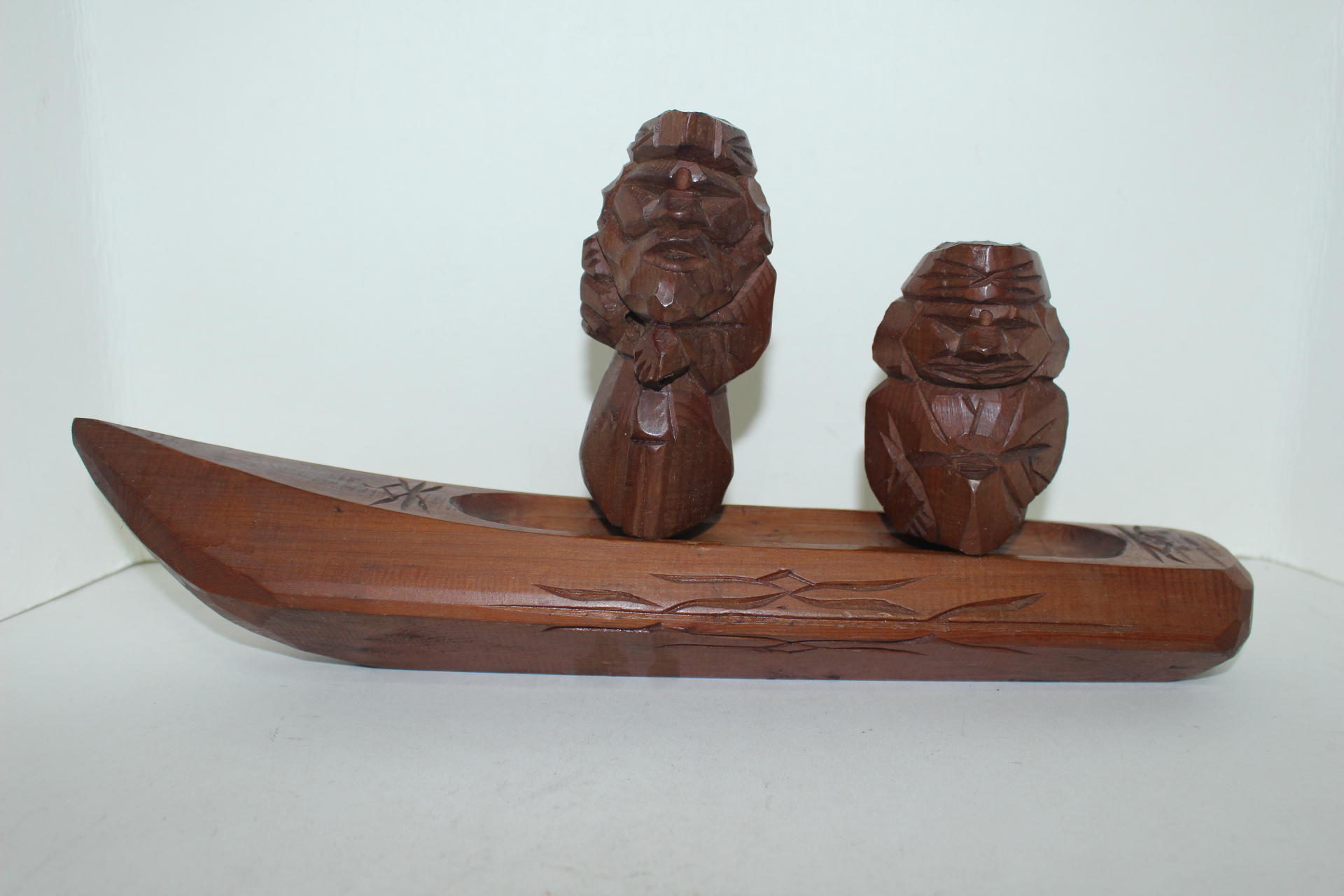 원목나무에 조각된 배탄 복신조각상