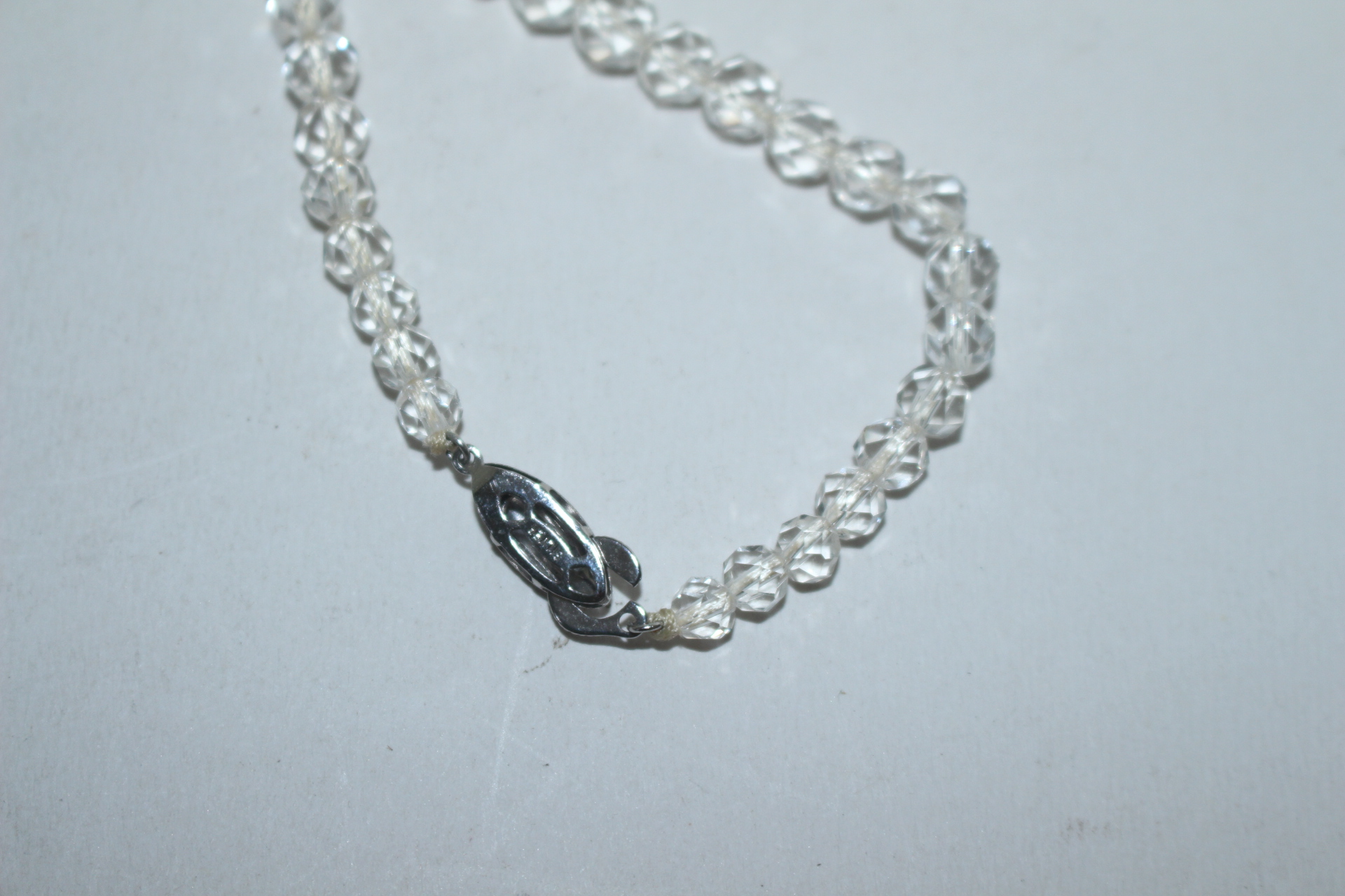 천연 수정에 순은화문이음새가 있는 목걸이