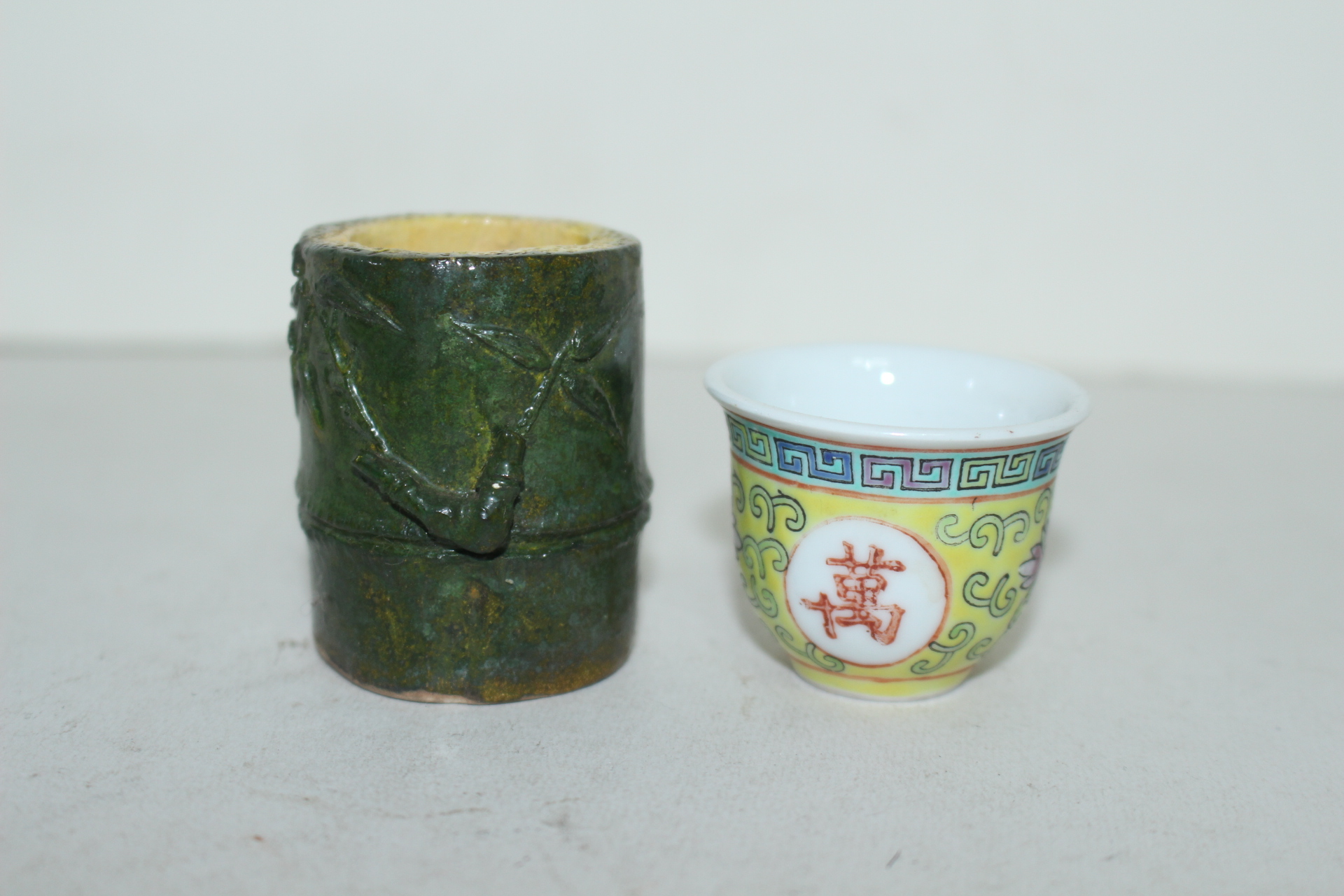 청자 대나무모양 차도구 와 중국 오채백자만수문 잔