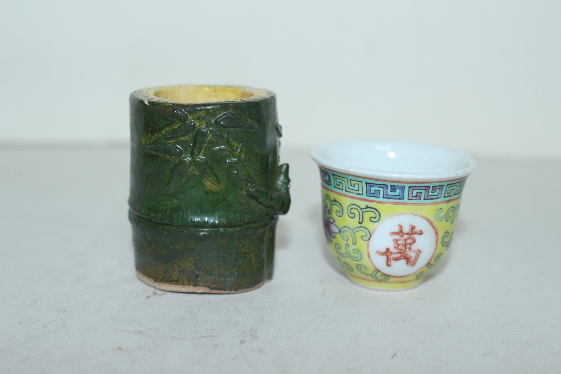 청자 대나무모양 차도구 와 중국 오채백자만수문 잔