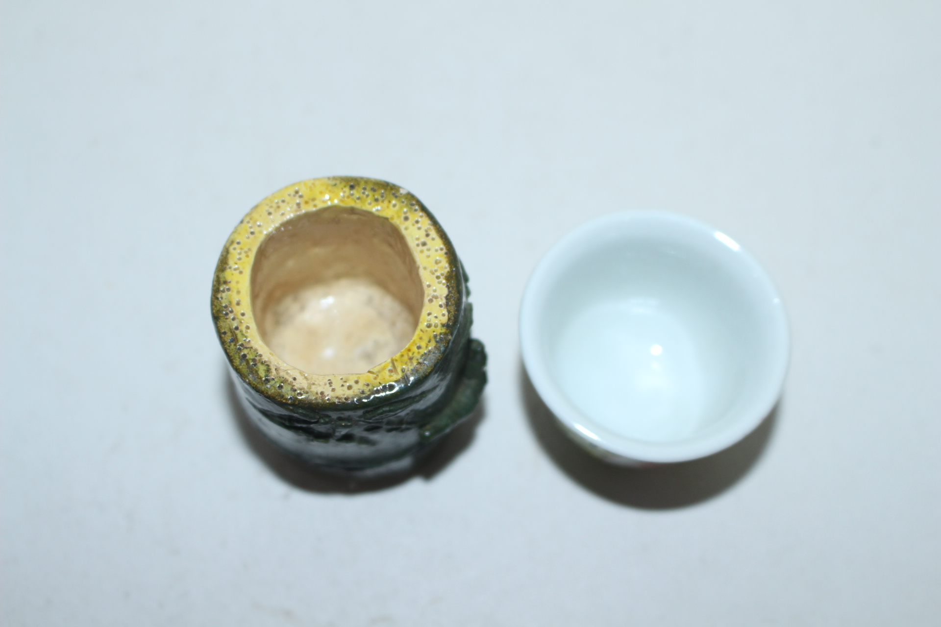 청자 대나무모양 차도구 와 중국 오채백자만수문 잔