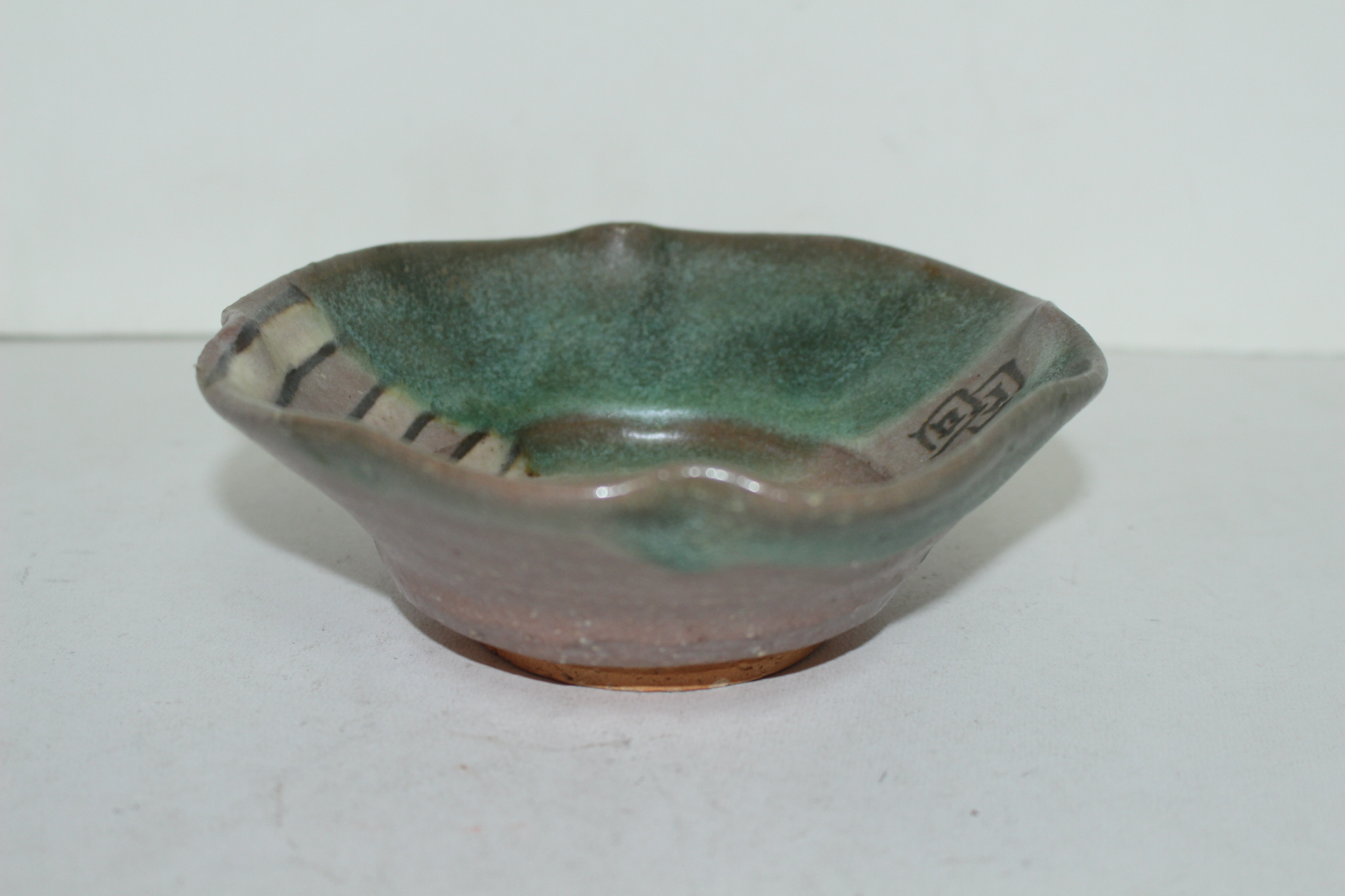 청자 청화채철화화문 화형완