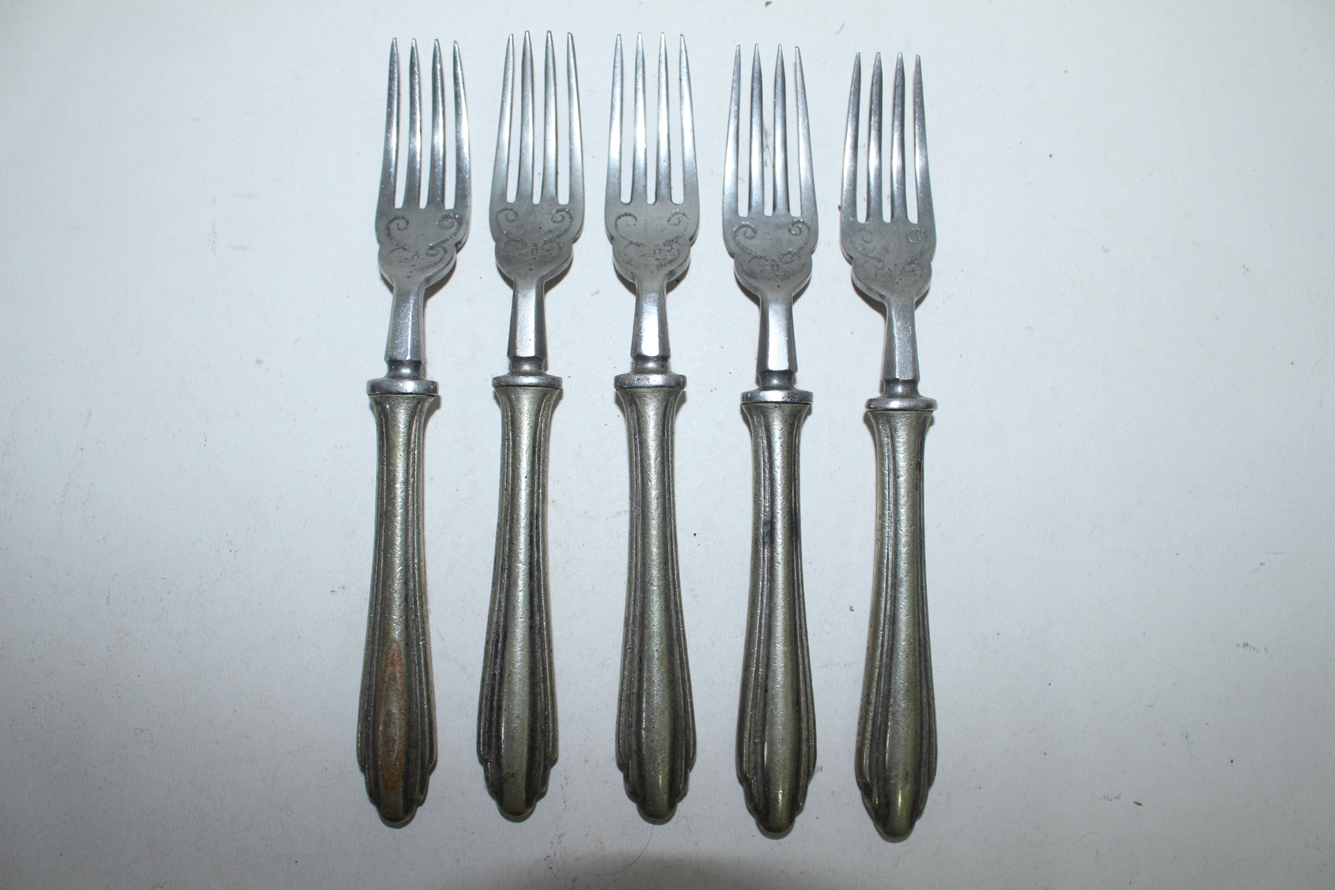 연대가좋은 유럽산 금속으로된 화문이 쪼이된 포크 5점