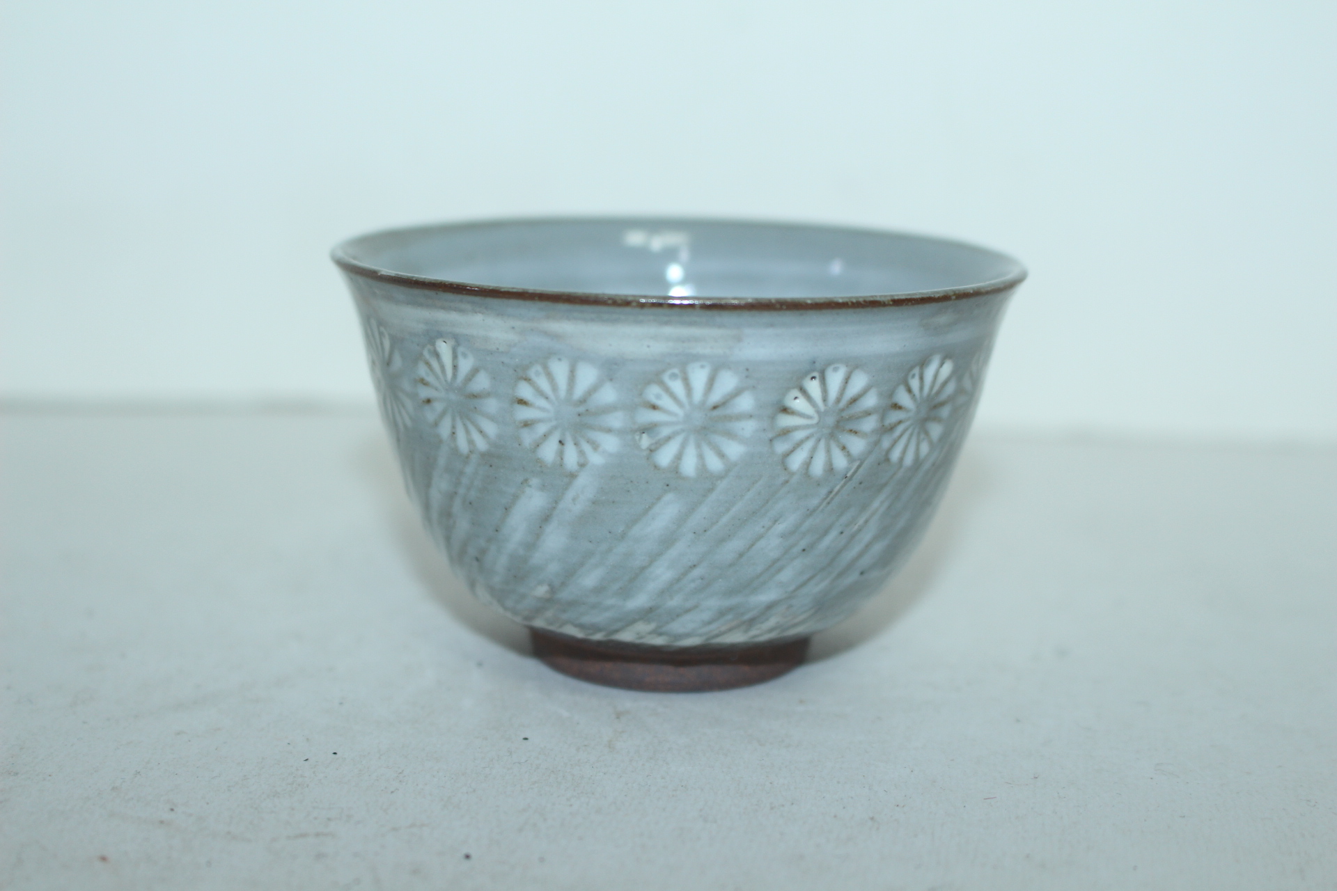 분청사기 국화인화문 잔