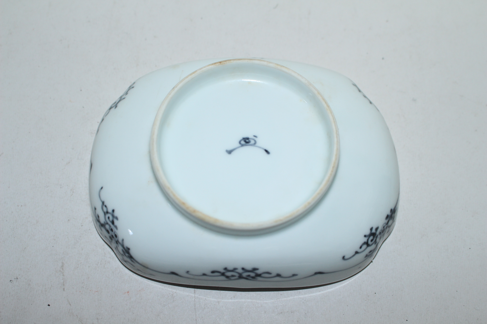 100년이상된 이마리 청화백자산수문 화형완