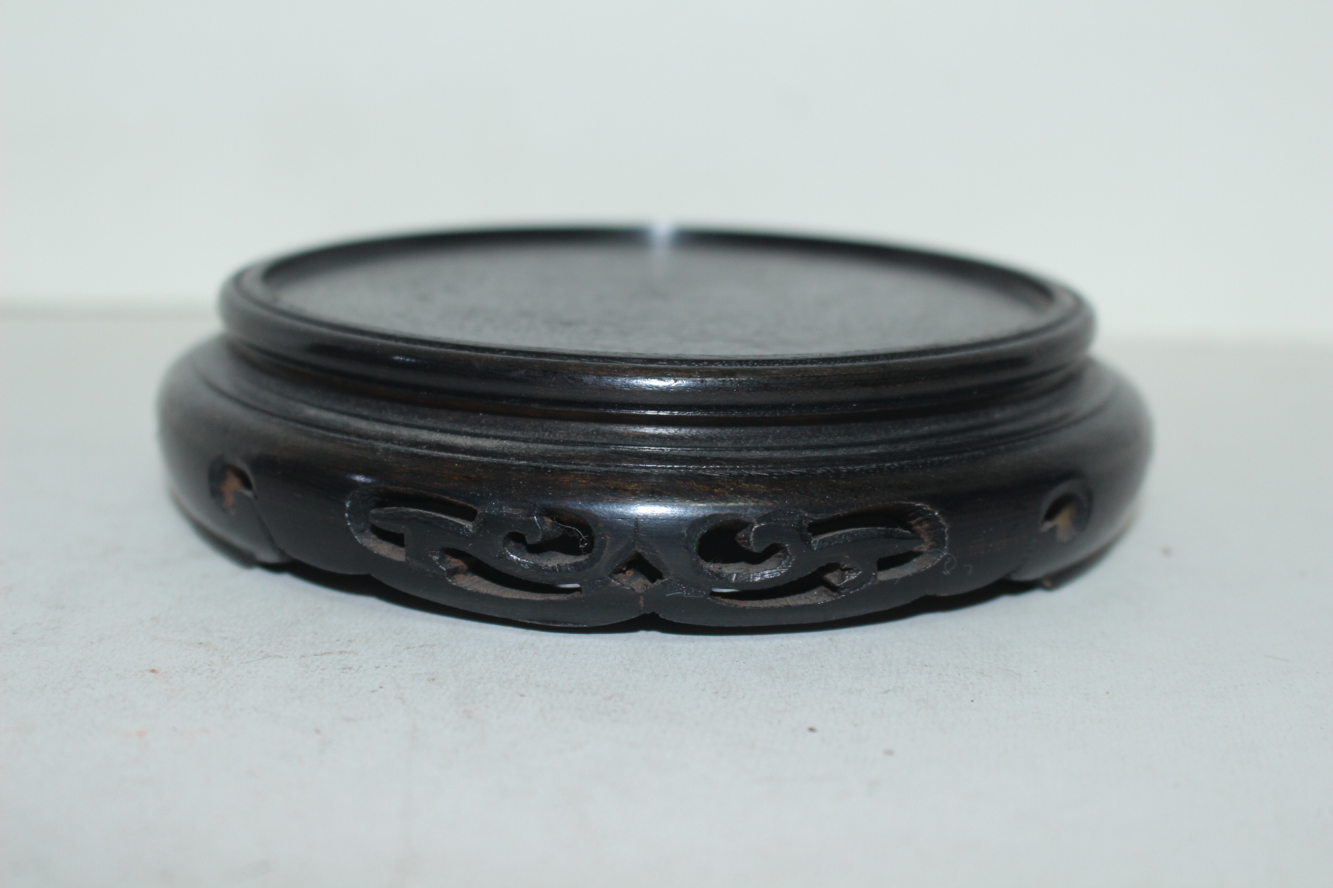 원목나무로된 투각화문 화대(지판)