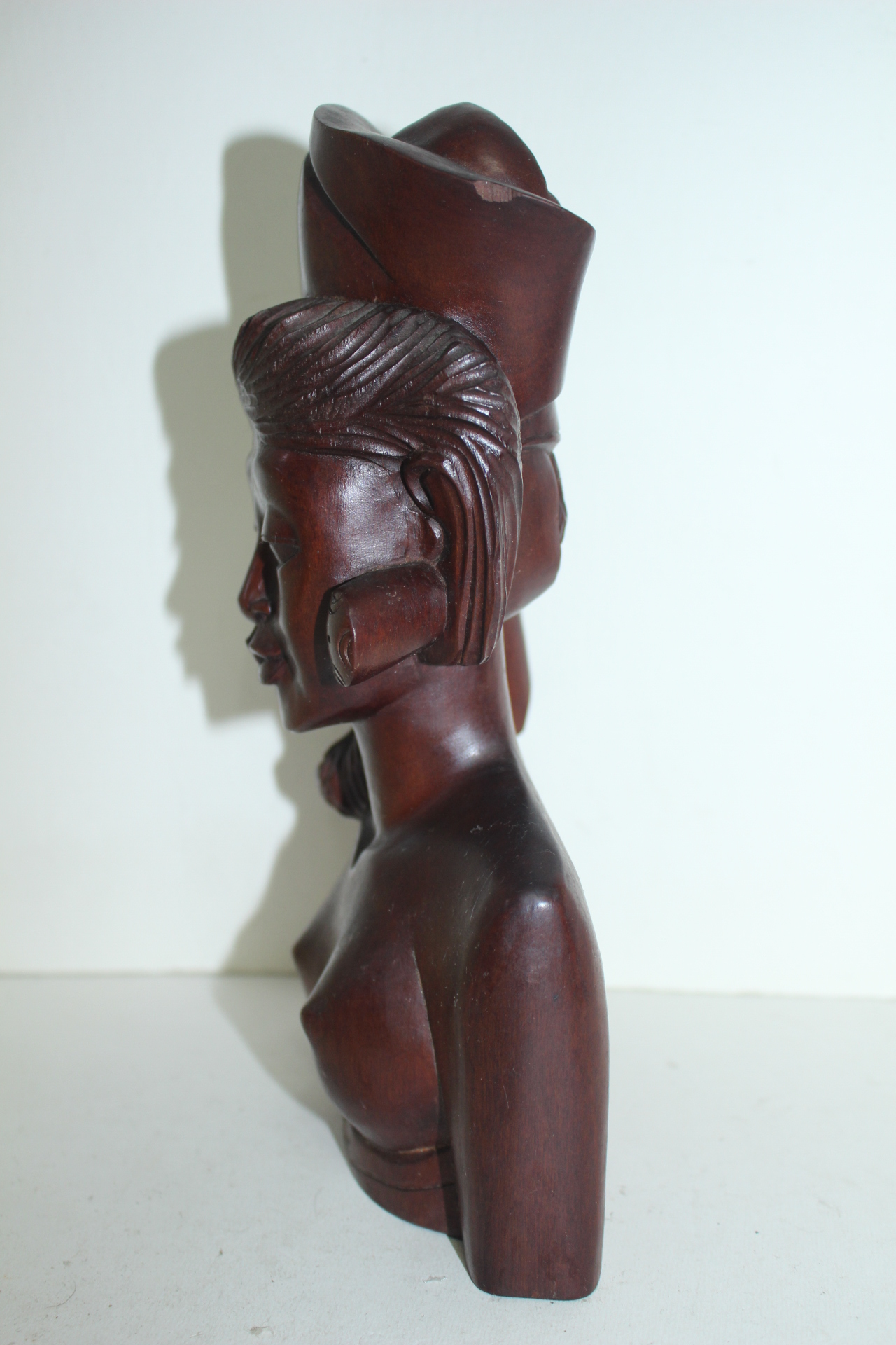 외국산 묵직한 화류목나무를 조각한 여인 조각상