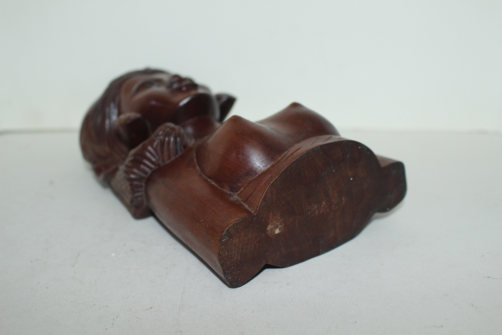 외국산 묵직한 화류목나무를 조각한 여인 조각상