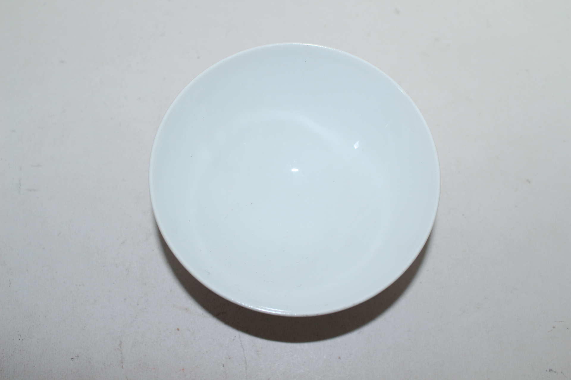 구다니 진사백자금채화문 자완