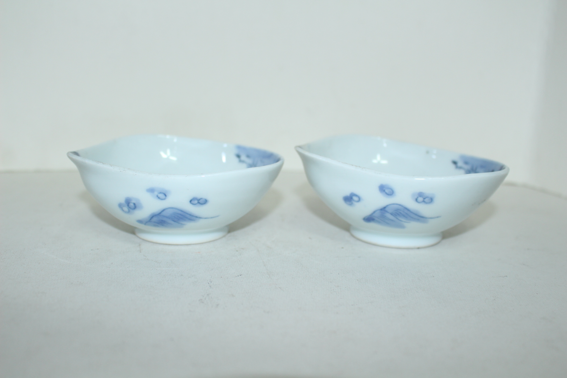 연대가좋은 이마리 청화백자산수문 완 2점