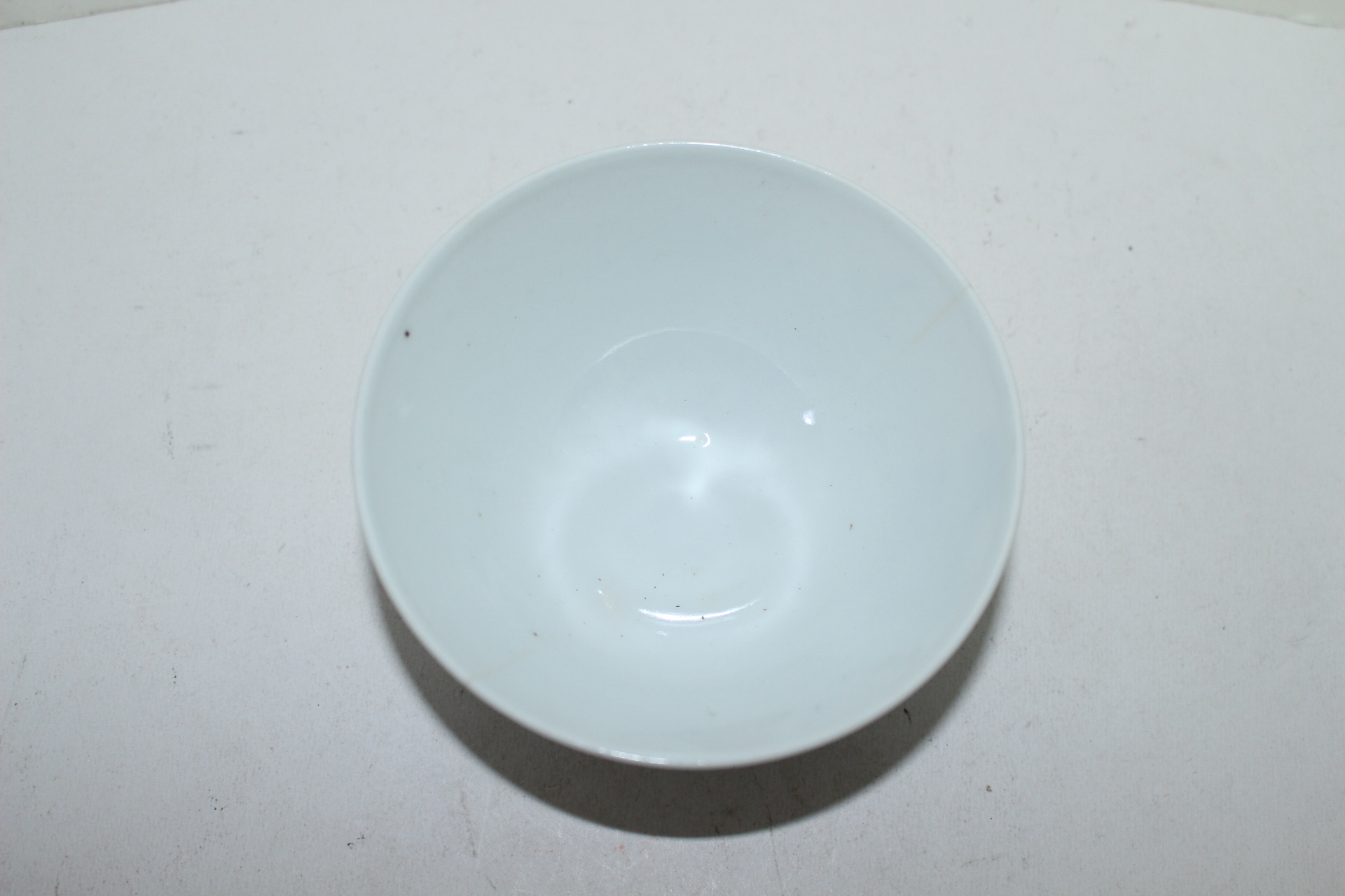 연대가 좋은 청화백자 양각화문 자완