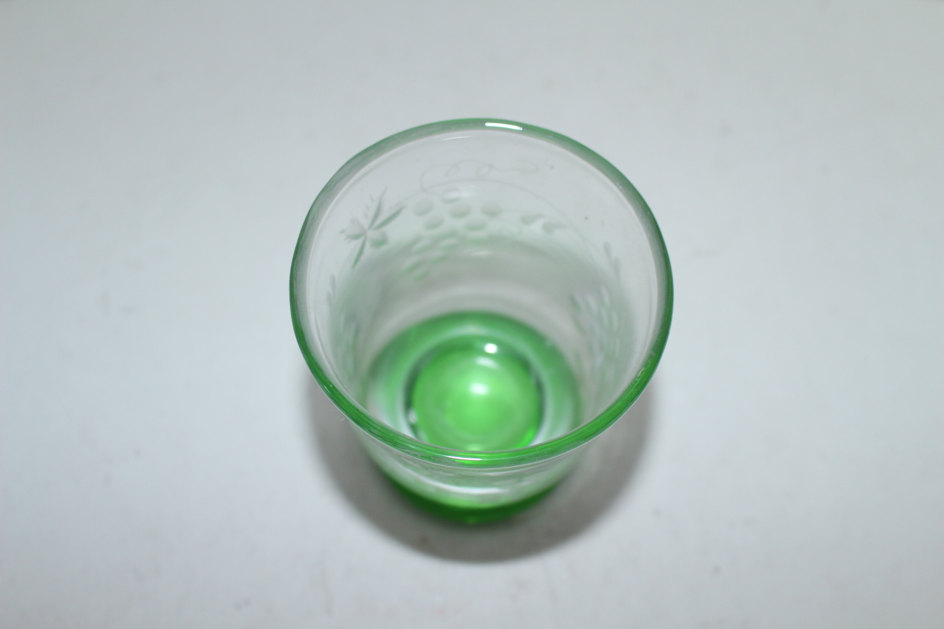 채색유리 음각화문 잔