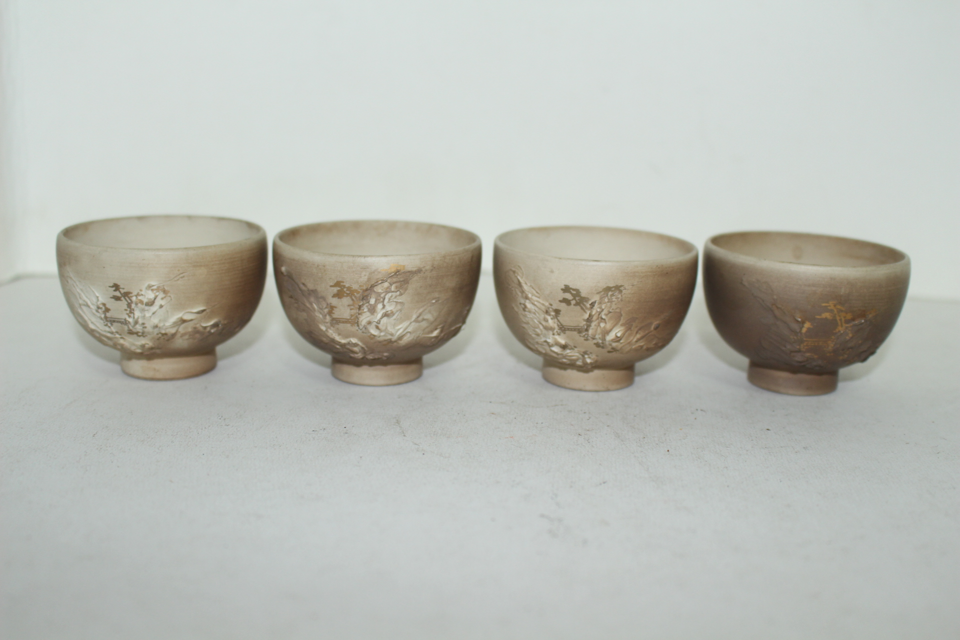 명품-청자금채양각산수문 잔 4점