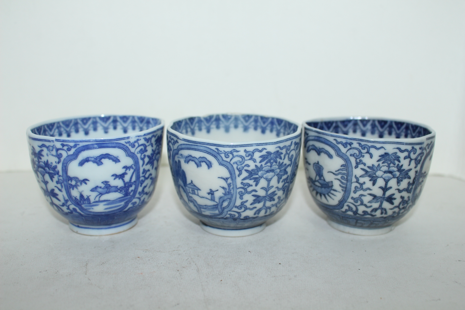 연대가좋은 청화백자산수마문 화형잔 3점