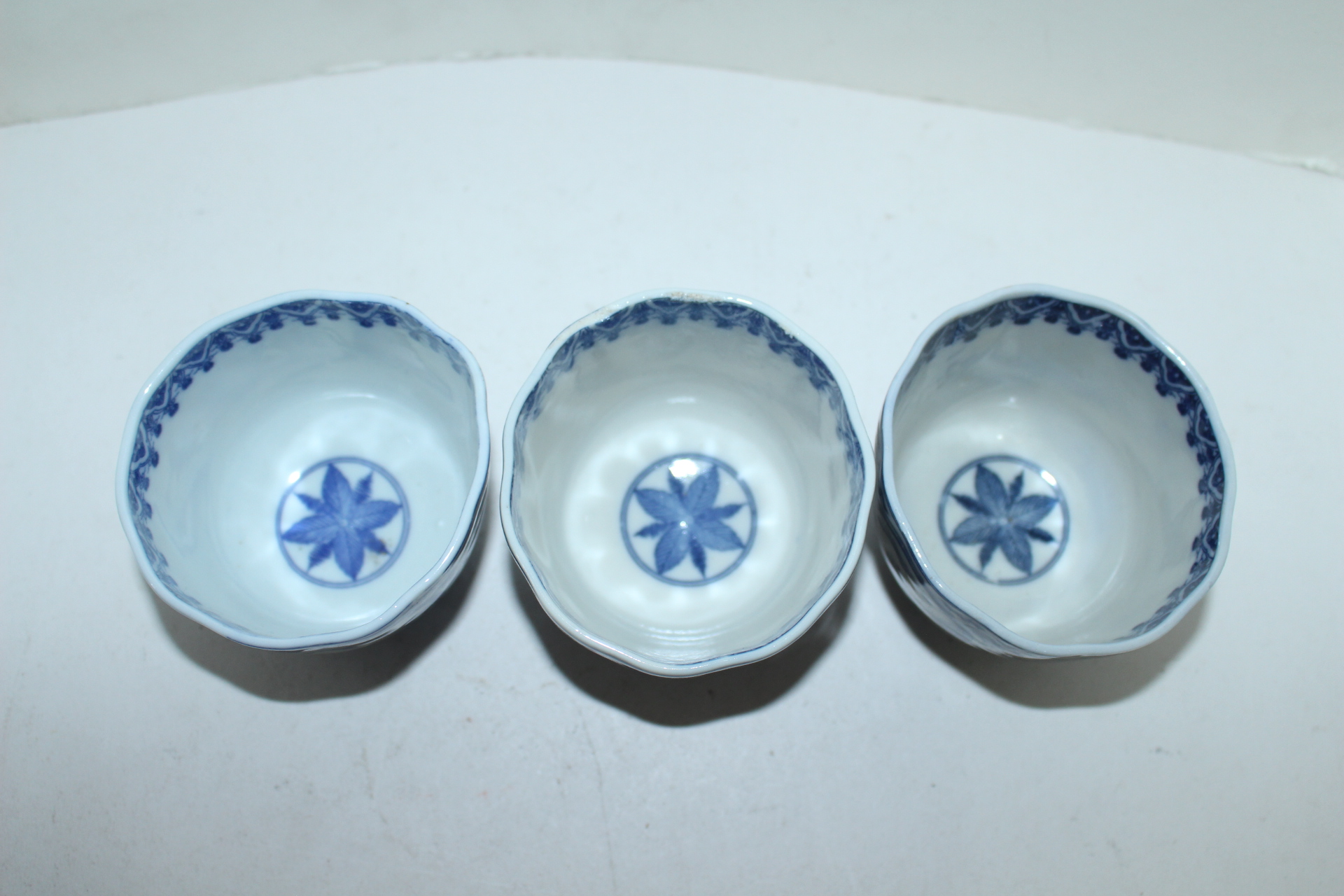 연대가좋은 청화백자산수마문 화형잔 3점