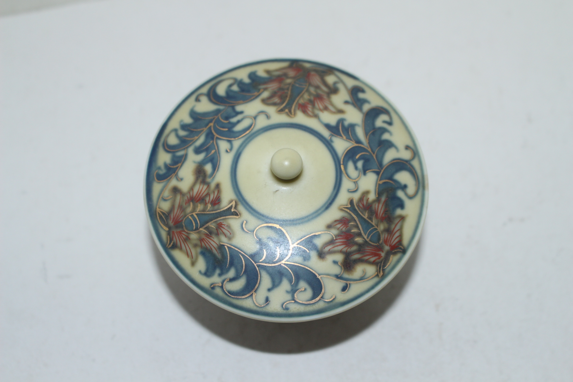 연대가좋은 청화백자금채진사화문 두껑있는잔