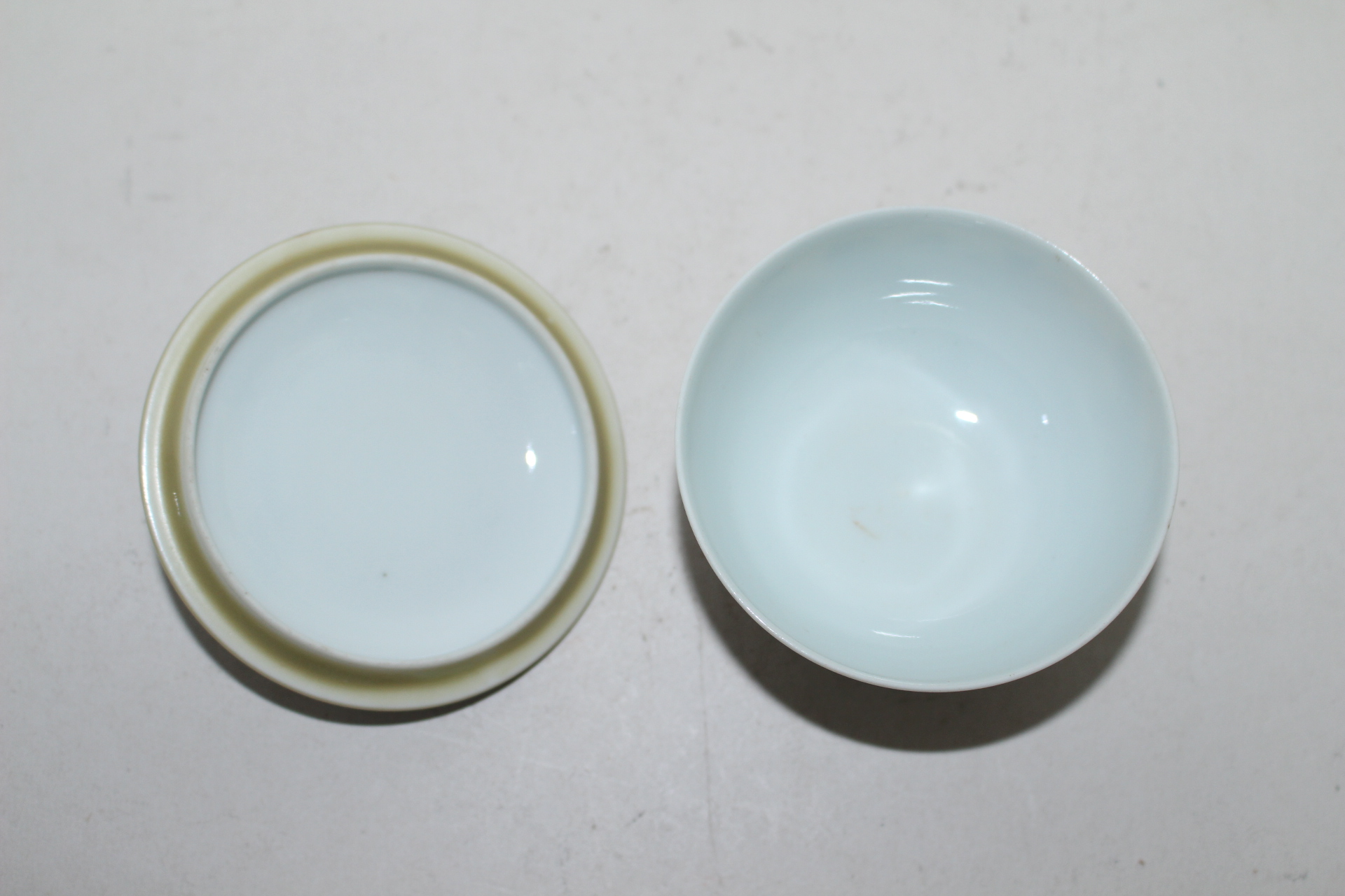 연대가좋은 청화백자금채진사화문 두껑있는잔