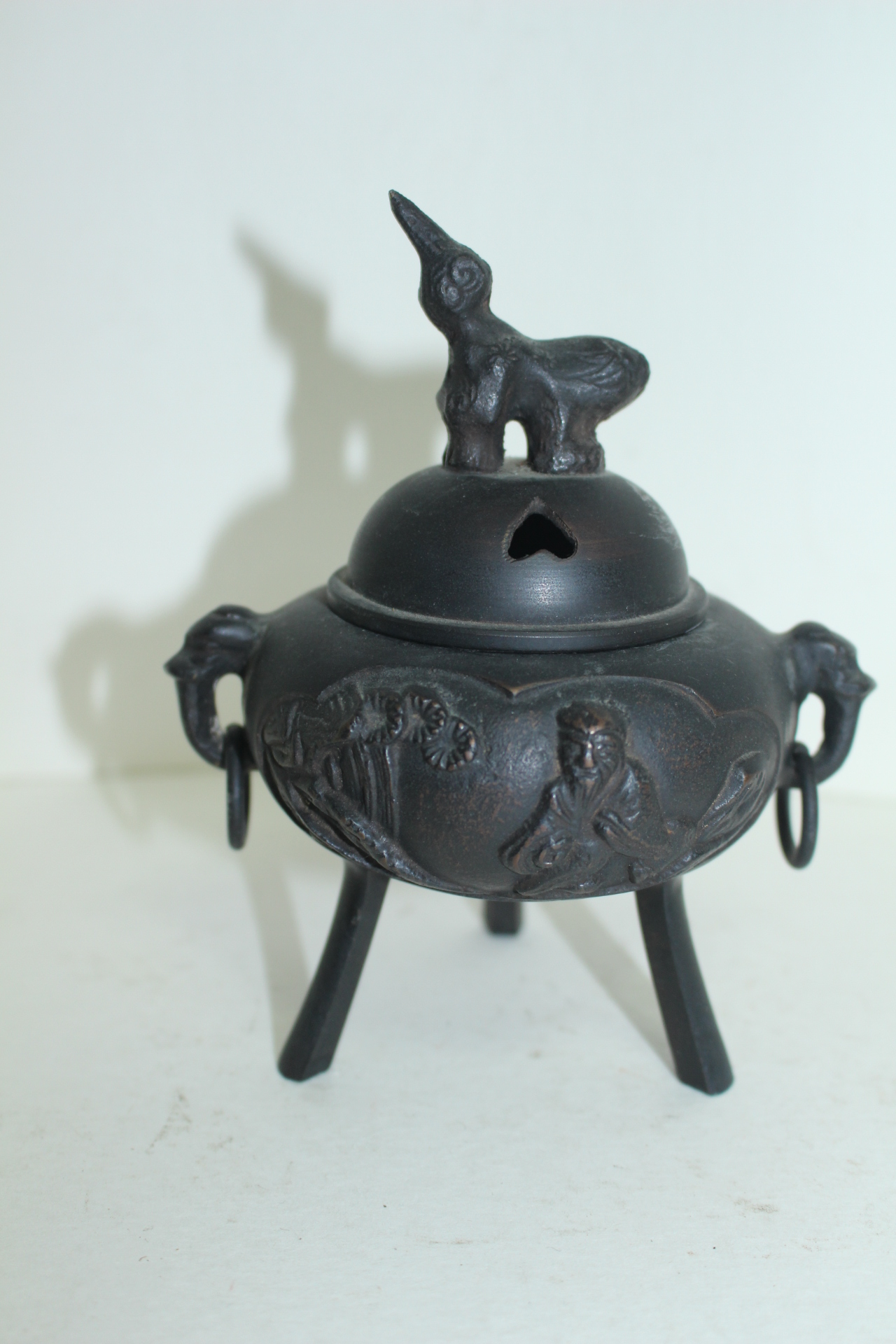 연대가좋은 청동으로된 해태용이귀삼족 향로