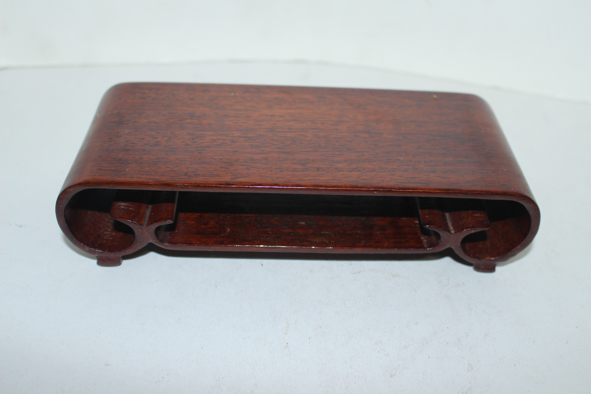 화류목나무를 통으로 조각한 화대(지판)