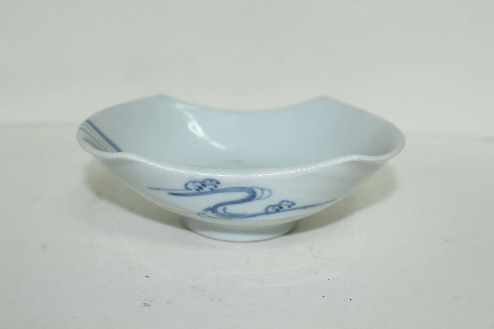 연대가좋은 청화백자철화조문 완