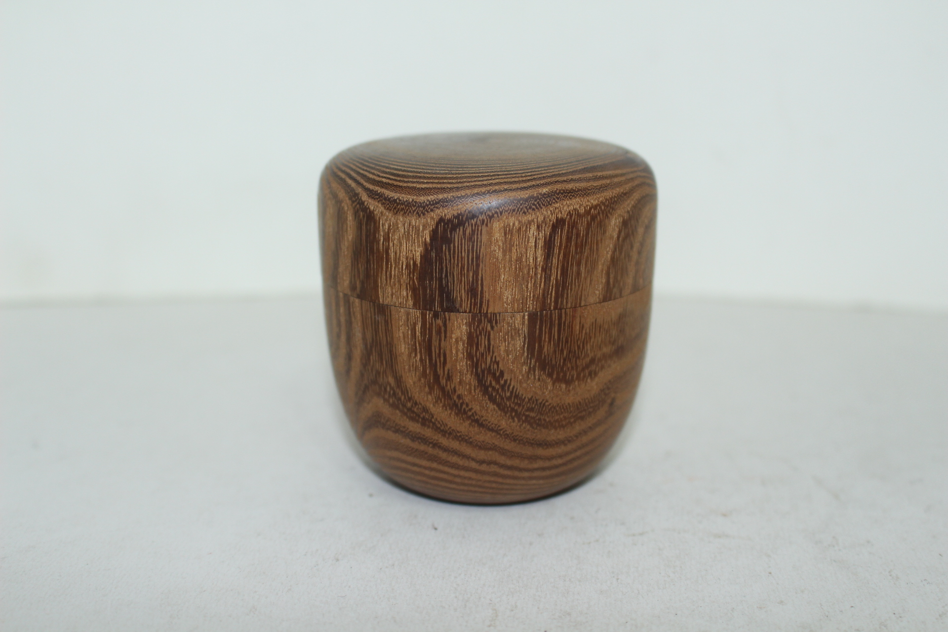 원목나무로된 차통