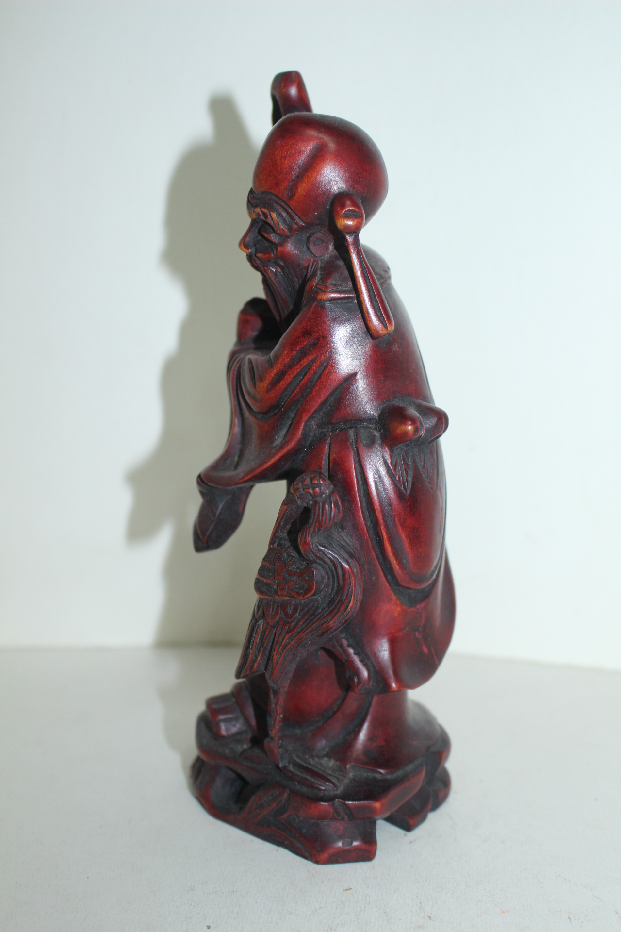 원목나무를 통으로 조각한 도인 조각상