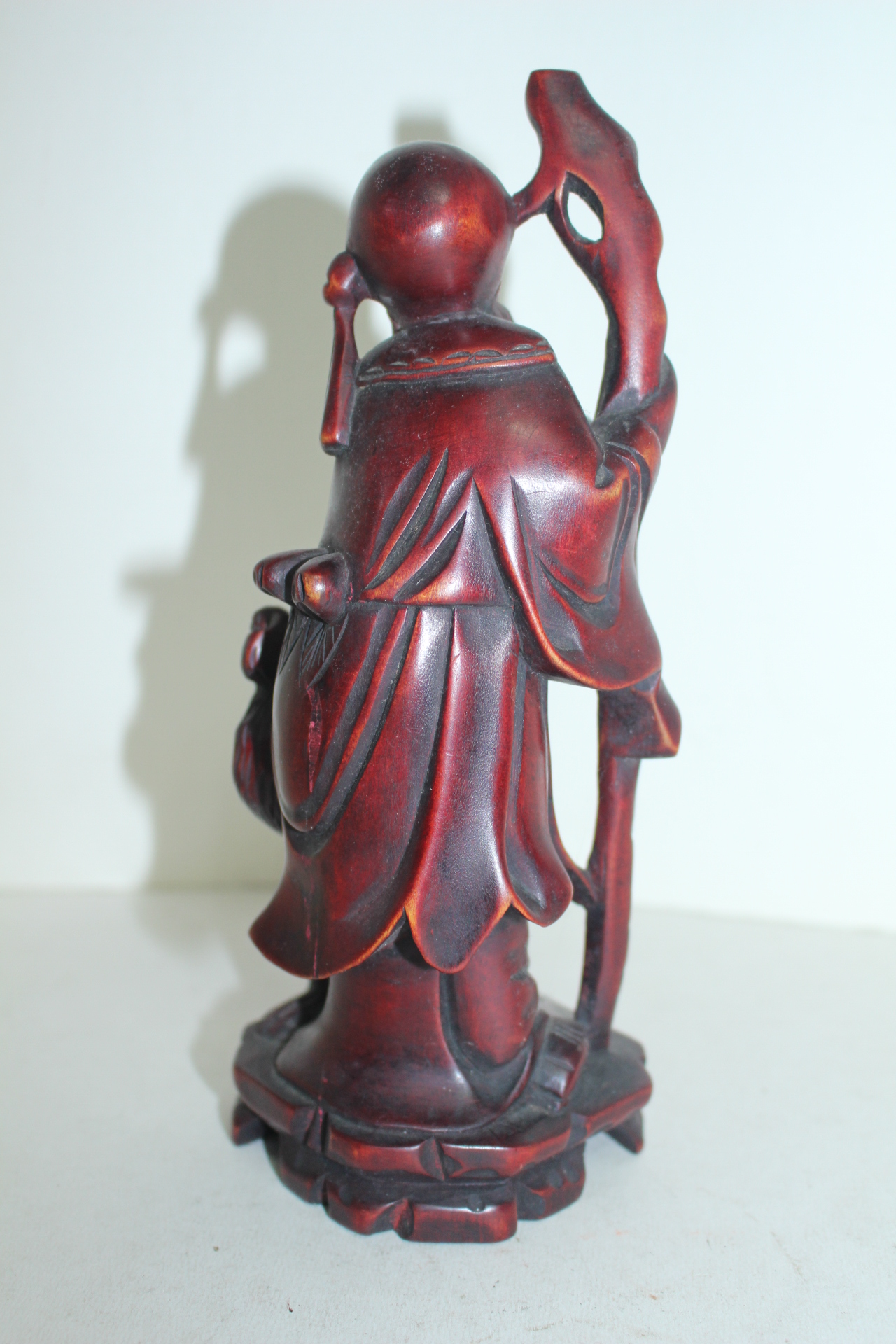 원목나무를 통으로 조각한 도인 조각상