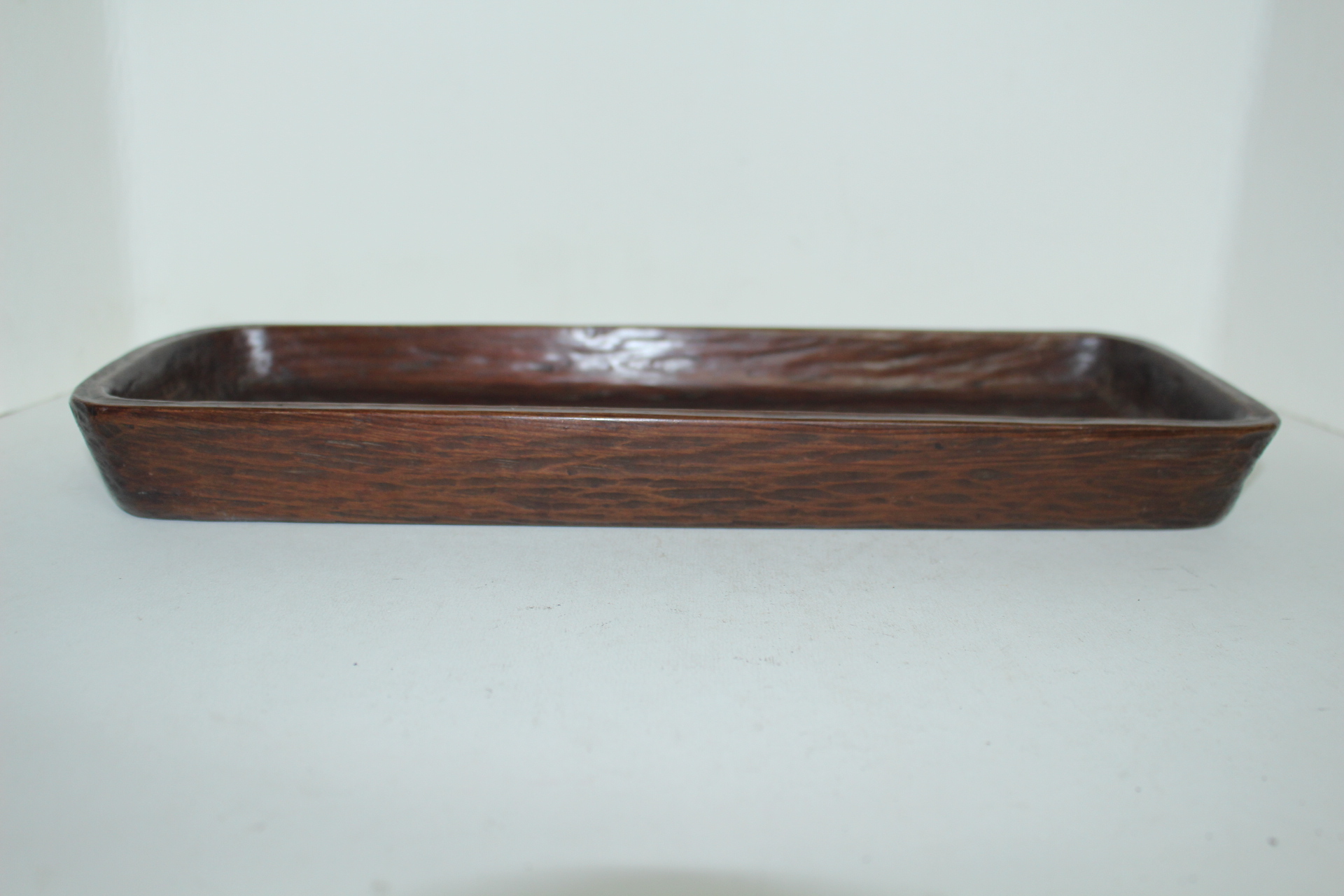 묵직하고 두꺼운 원목나무로된 차반