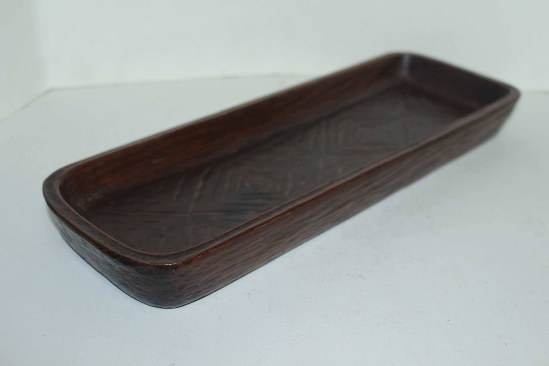 묵직하고 두꺼운 원목나무로된 차반