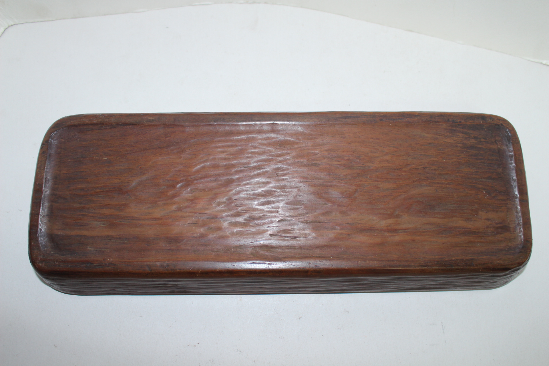 묵직하고 두꺼운 원목나무로된 차반