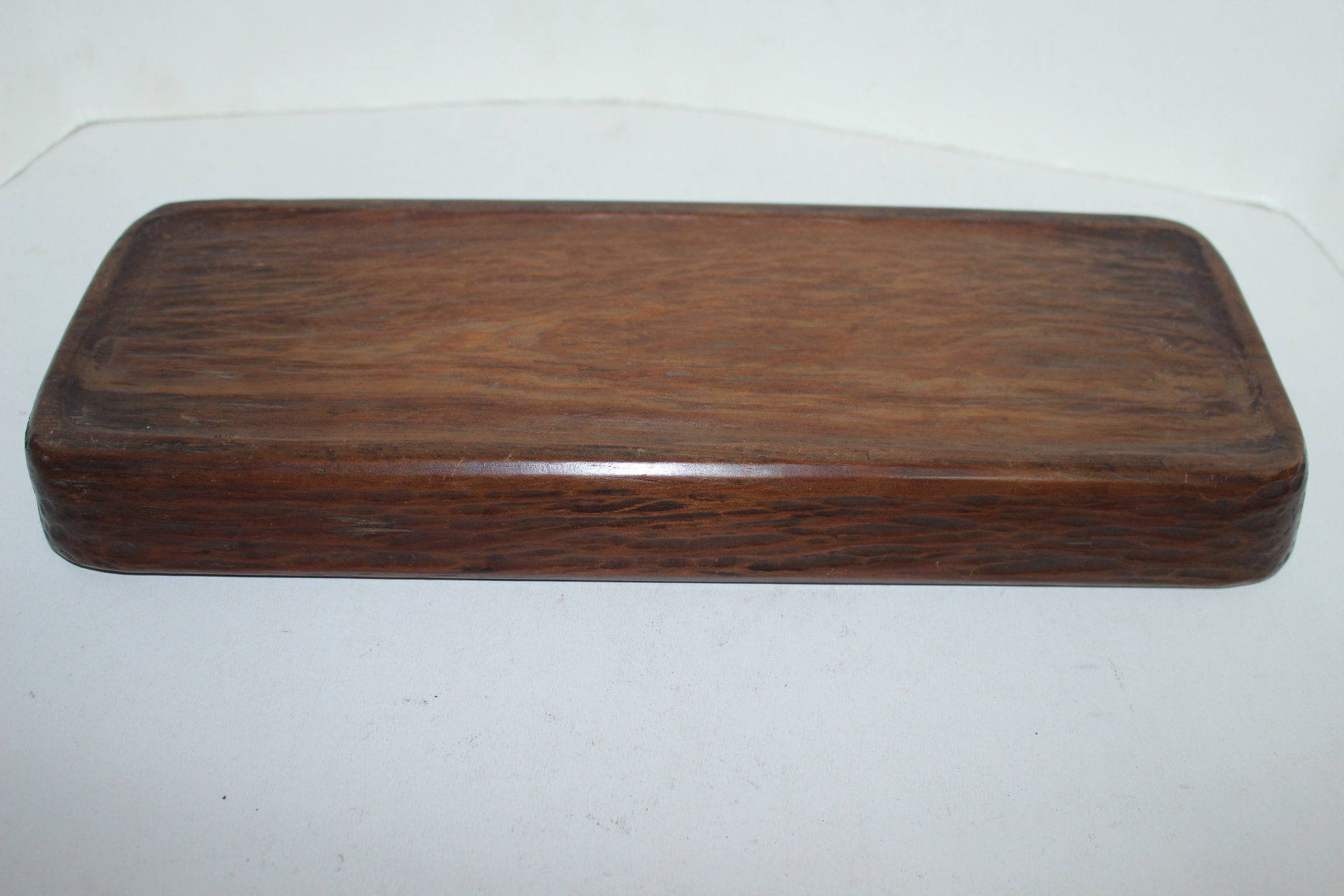 묵직하고 두꺼운 원목나무로된 차반