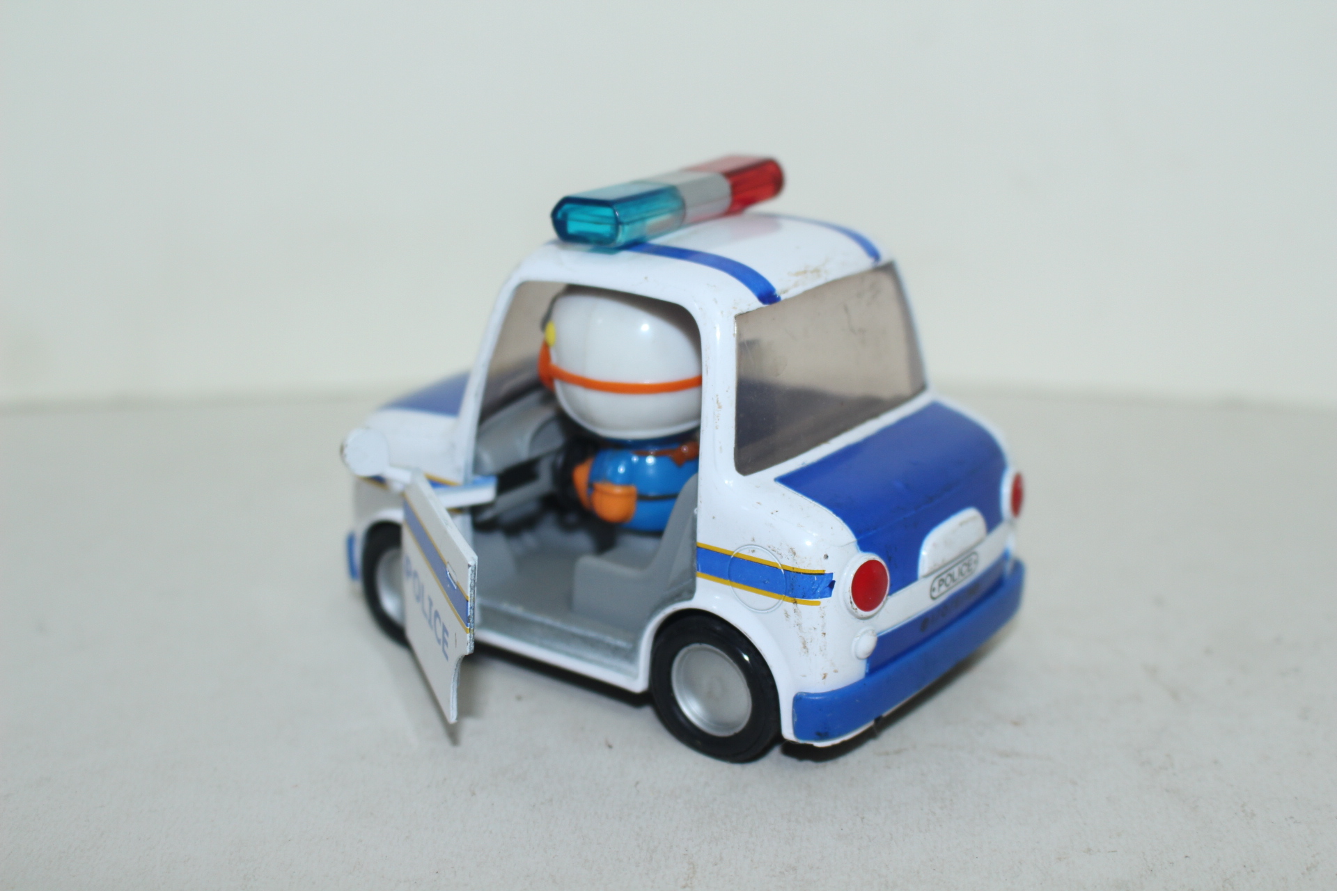 양철로된 뽀로로 폴리스 자동차