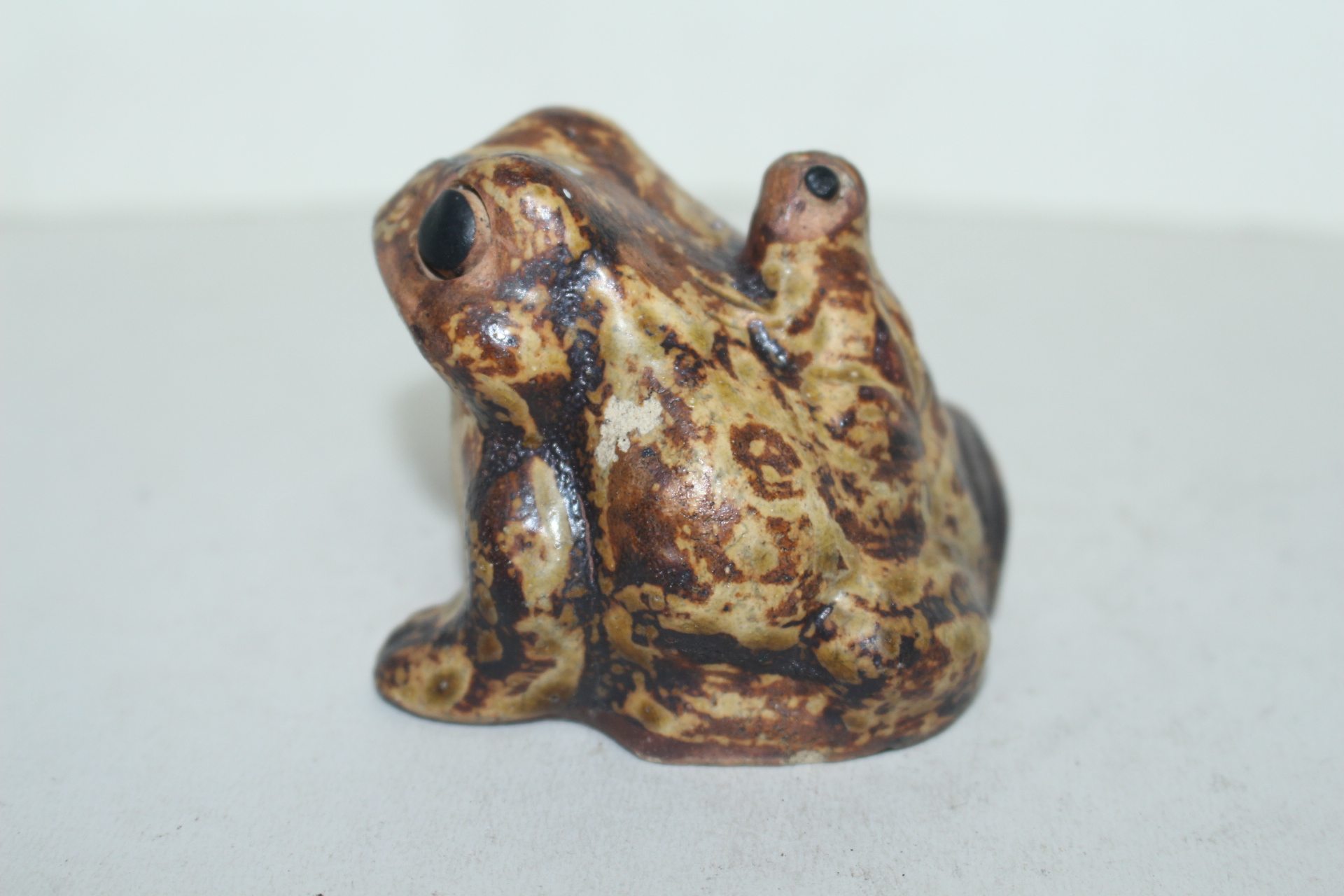 청자도자기 두꺼비 조각상