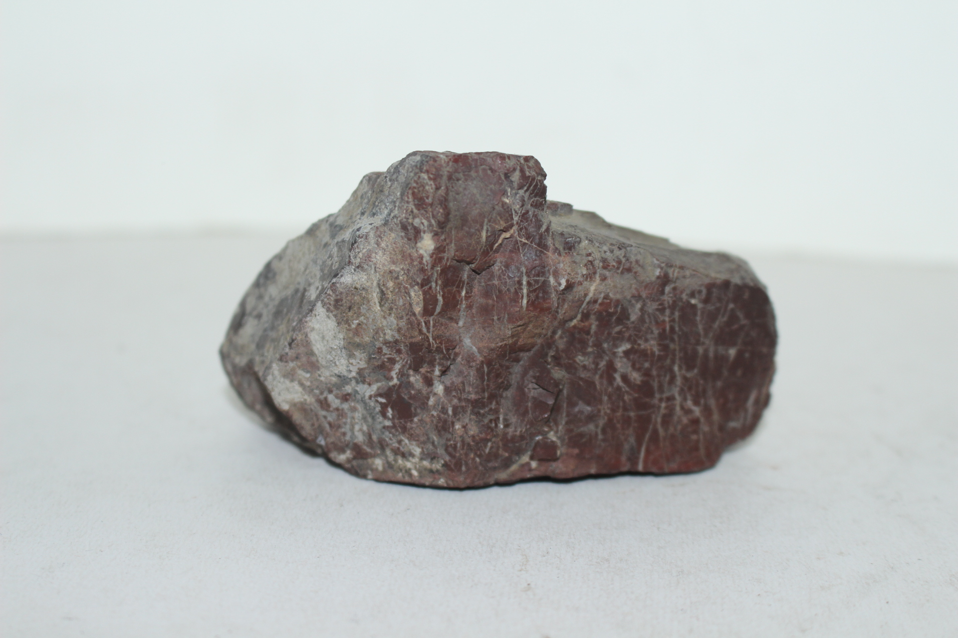 아키노석 붉은돌 원석