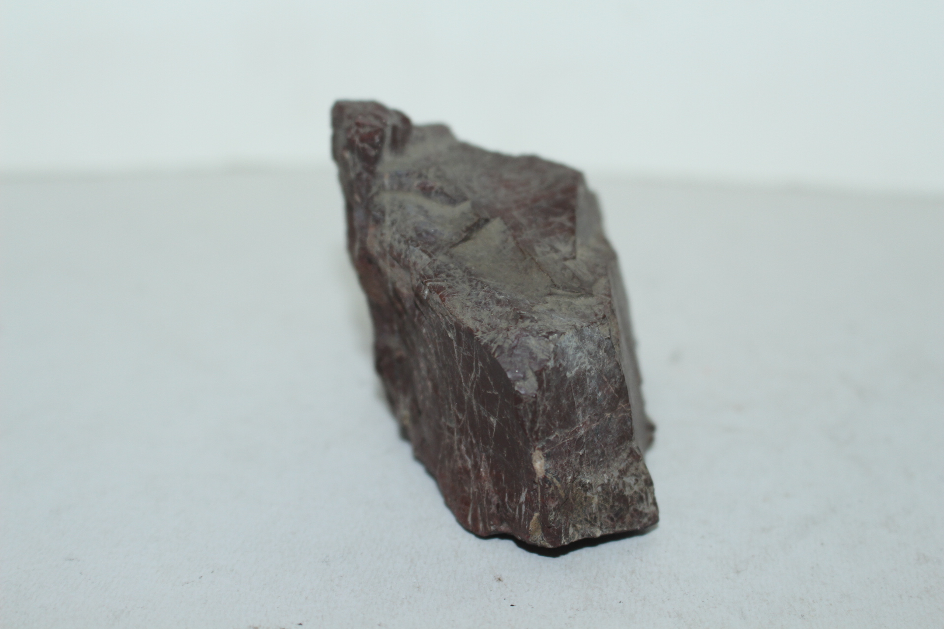 아키노석 붉은돌 원석