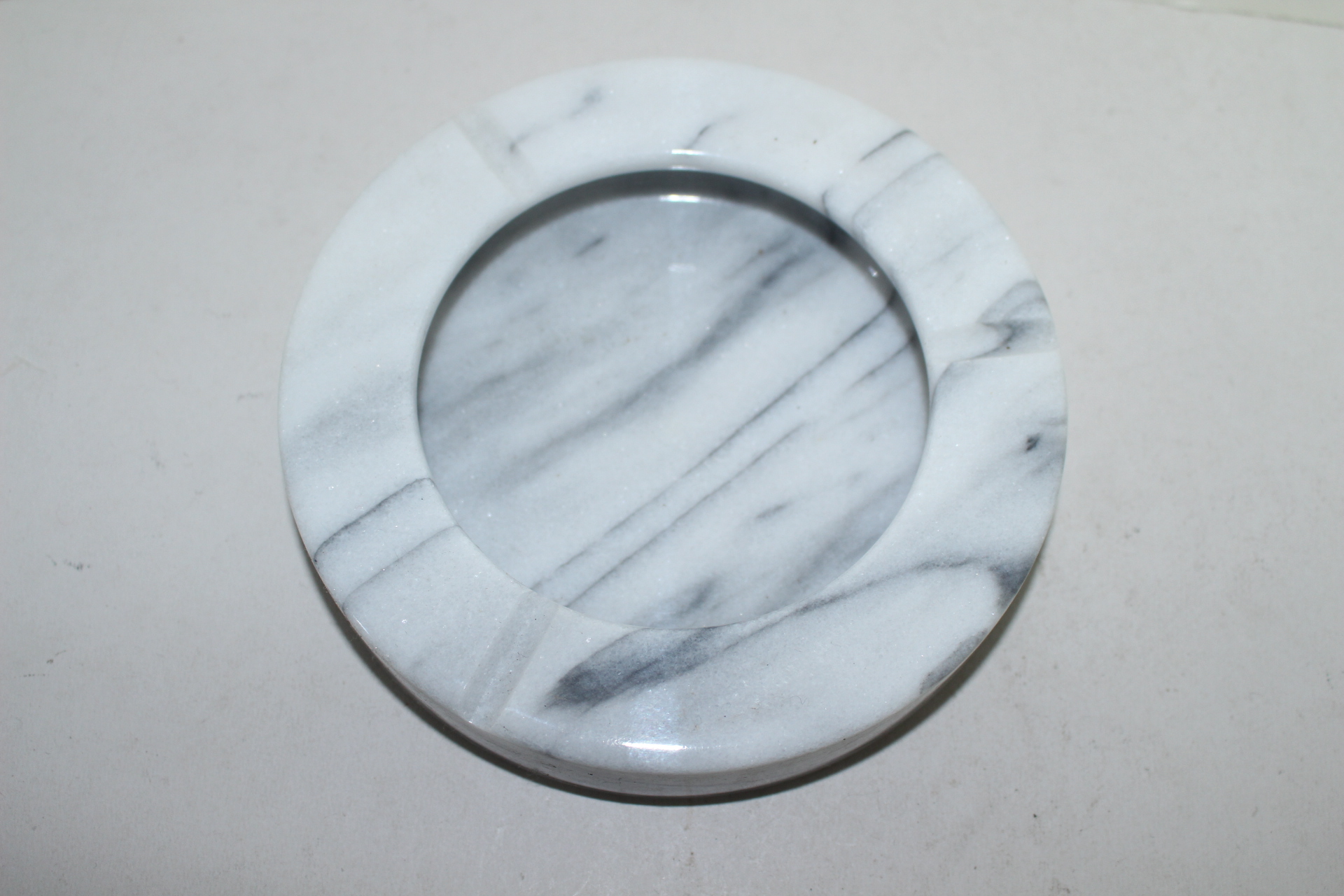 문양이 좋은 백대리석으로된 재털이