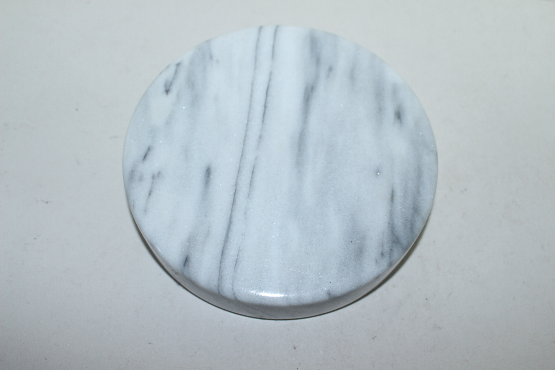 문양이 좋은 백대리석으로된 재털이