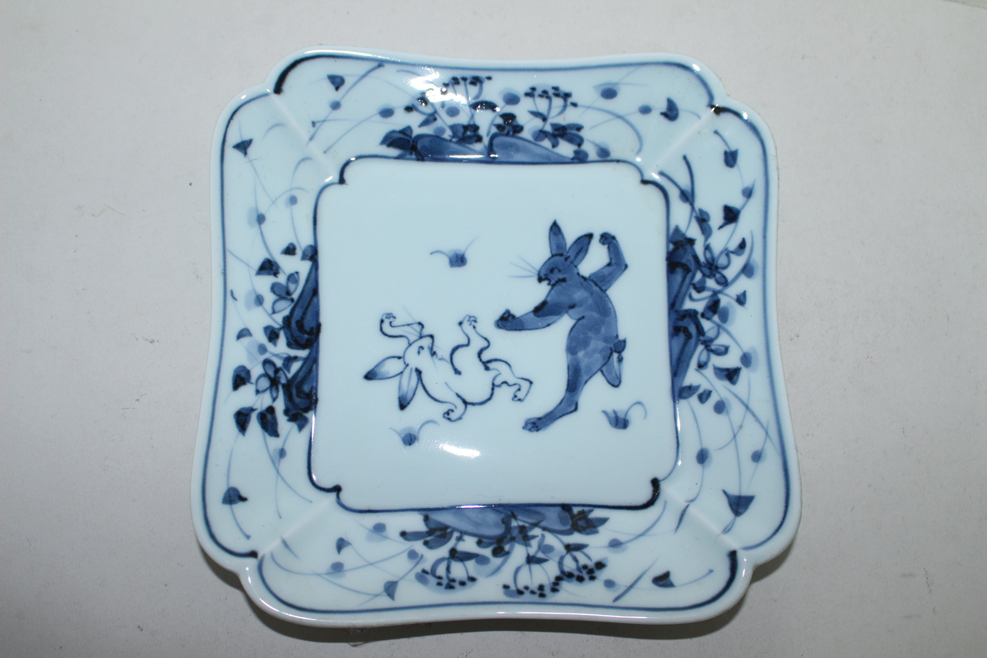 이마리 청화백자 토끼문 사각완