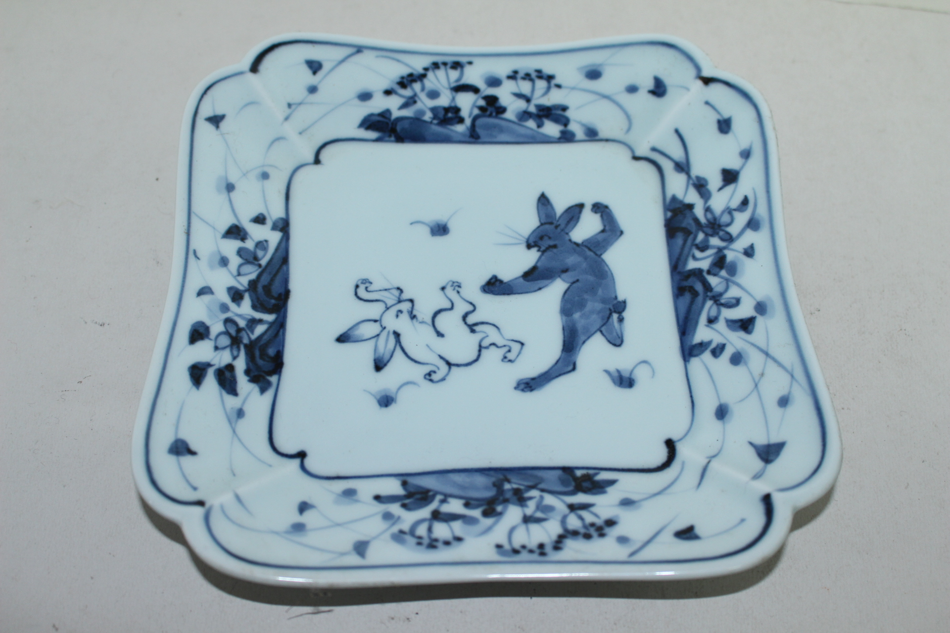 이마리 청화백자 토끼문 사각완