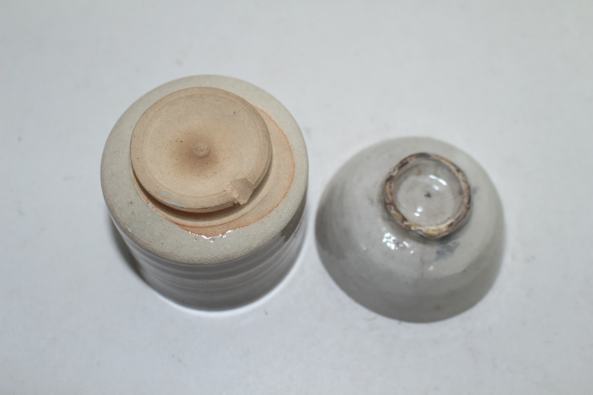 연대가좋은 청자 잔 2점